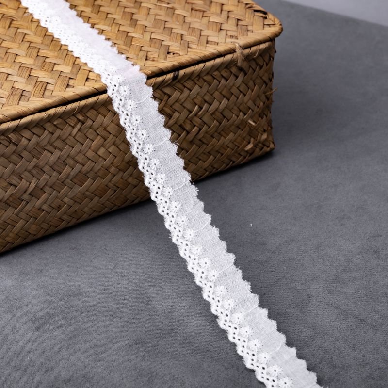 Crocheted Garment Lace Trimming Embroidery White Cotton Lace Trims For Women Dress Garment