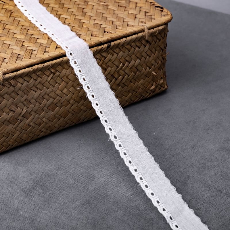 Crocheted Garment Lace Trimming Embroidery White Cotton Lace Trims For Women Dress Garment