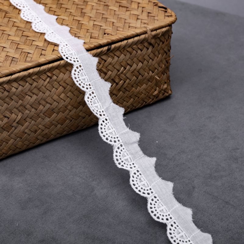 Crocheted Garment Lace Trimming Embroidery White Cotton Lace Trims For Women Dress Garment