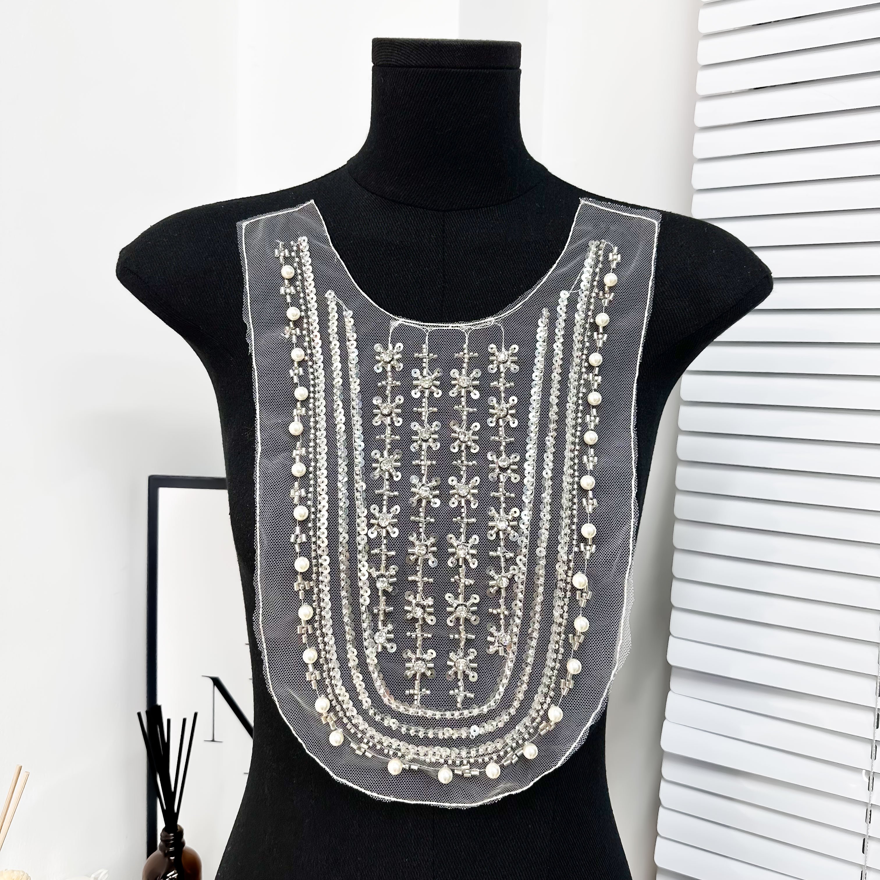 European Classical Pearl Embroidery Trim Beading Flower Florals Sequin Collar Applique Corsage Lace Mesh Patches for Garment