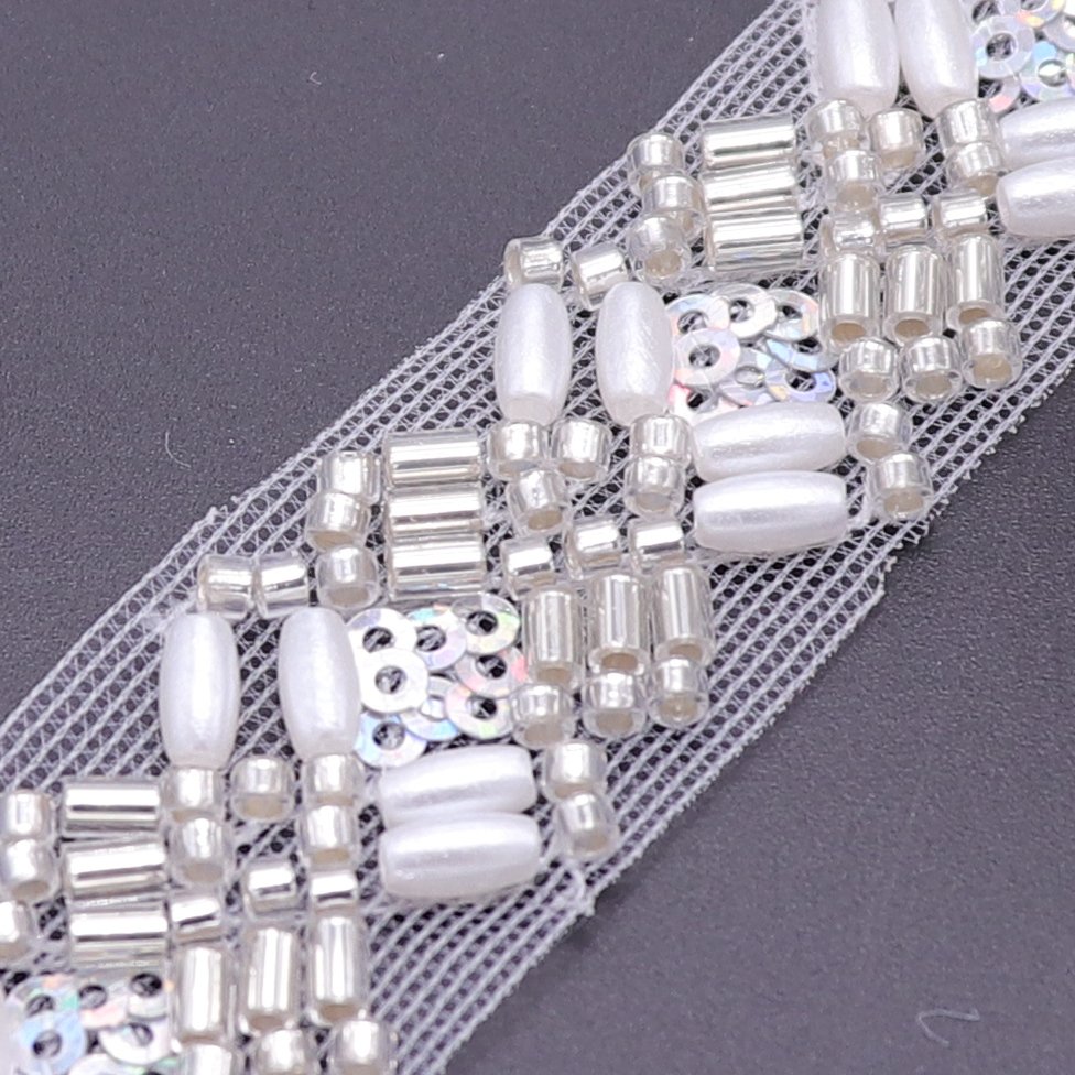 Customized Best Designer Beaded Lace Applique Trim Beaded Embroidered Tape Pearl Trim Lace