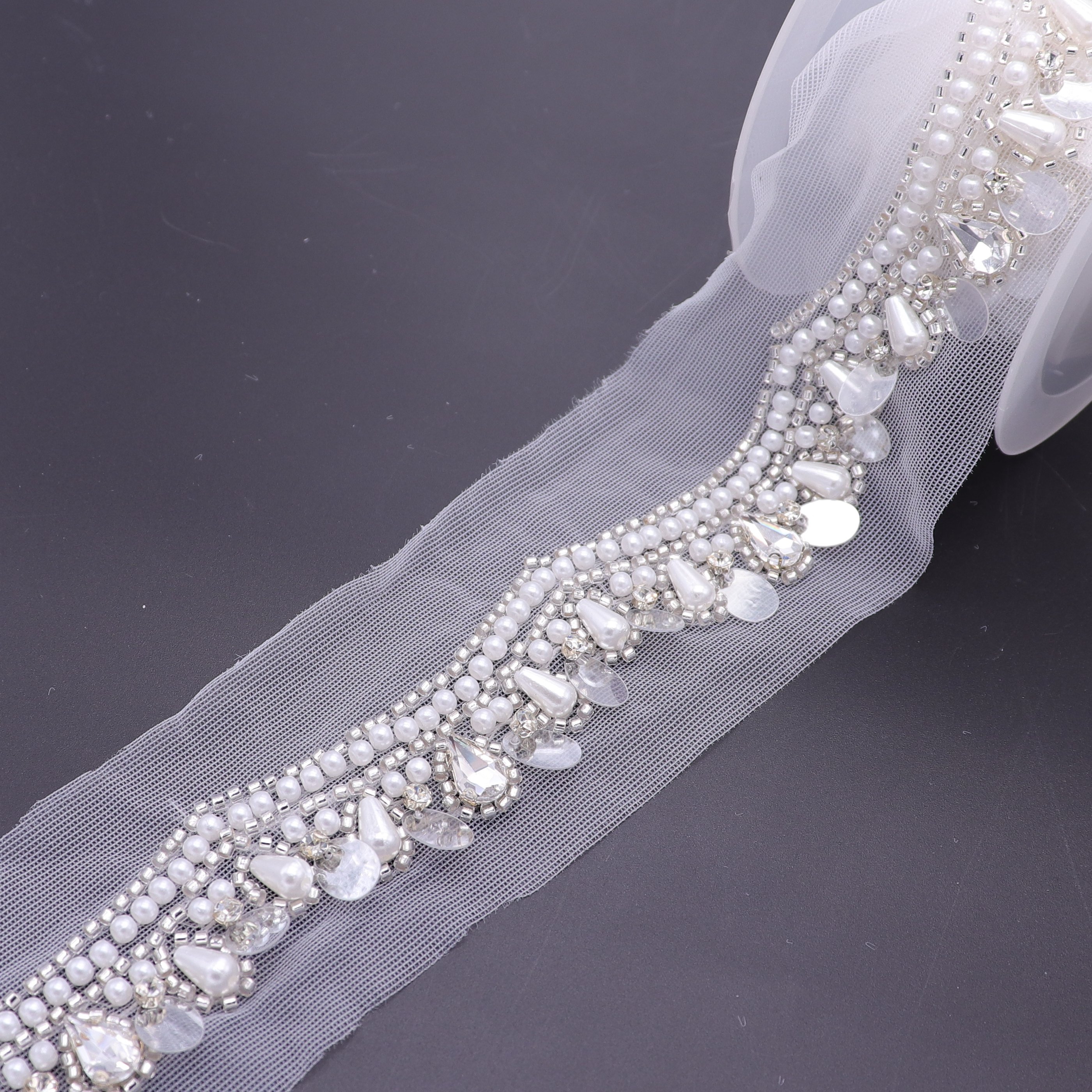 New Desgin Wholesale Beaded Lace Appliques Lace Trims Evening Dress Decorative Embroidery Lace Trim