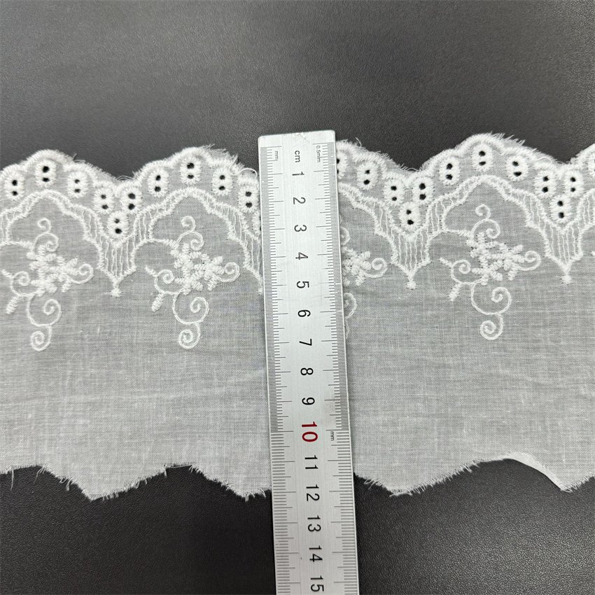 Fine woven cotton fabric carvend holes Trimming lace water soluble Embroidery border lace trim garment