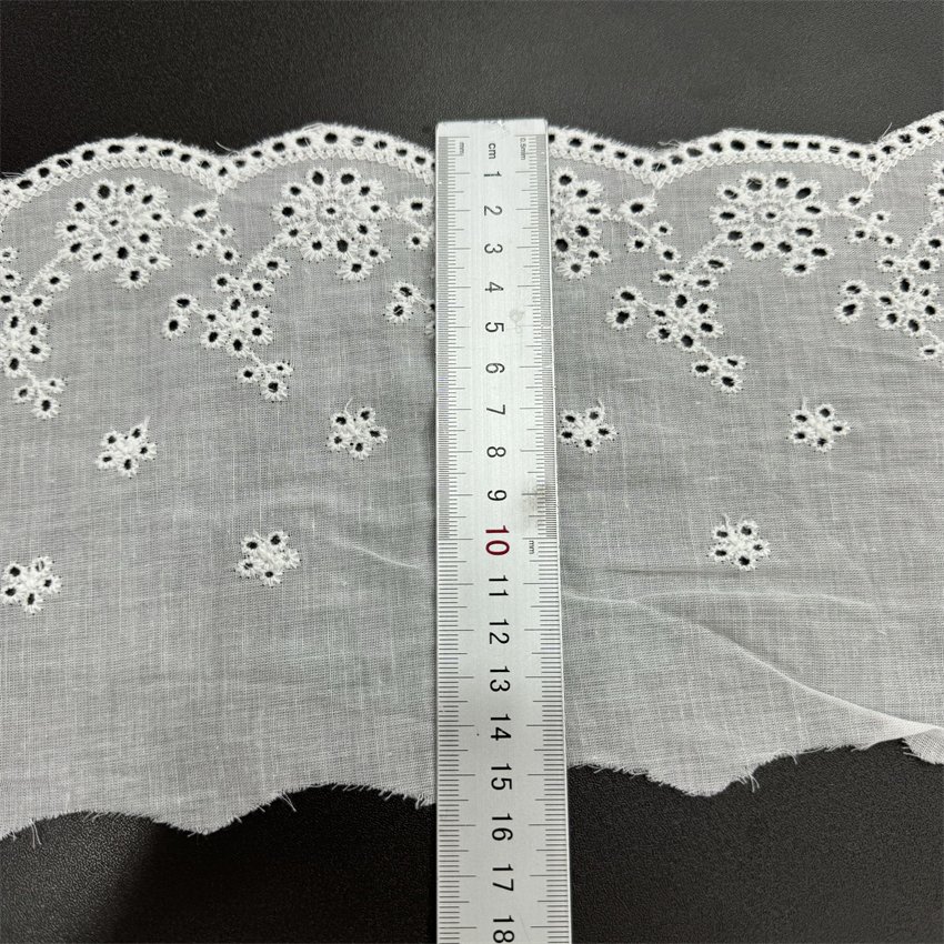 Fine woven cotton fabric carvend holes Trimming lace water soluble Embroidery border lace trim garment