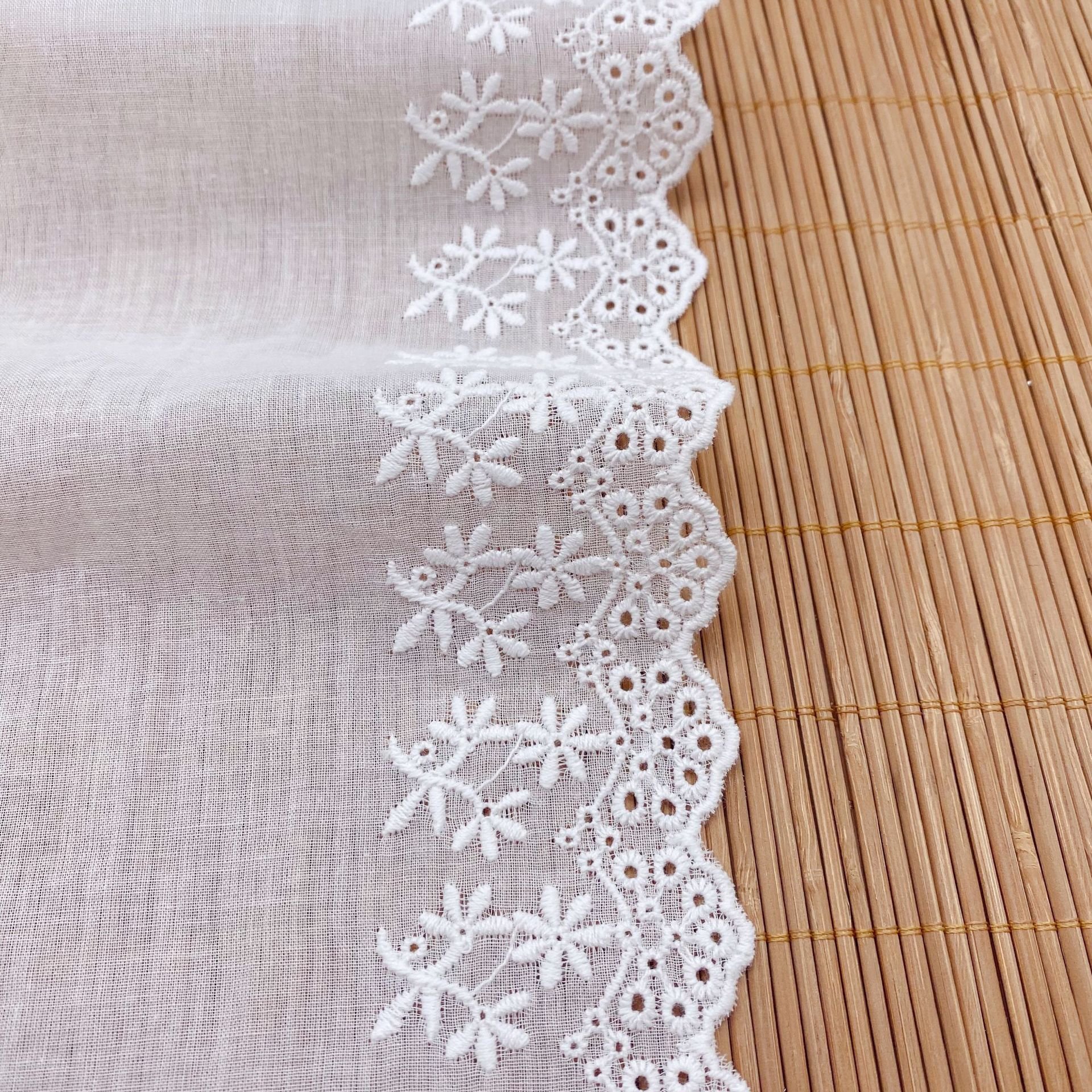 L1908 100% Cotton Embroidery Lace Trim White Flower Design Fabric for Women's Wedding Dresses