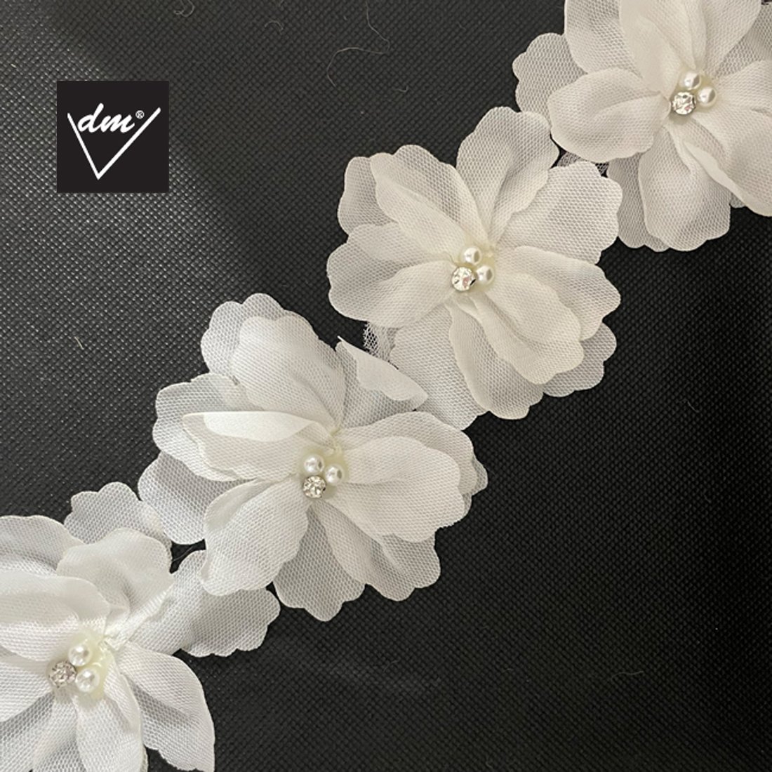 New Custom Beaded Pearl Flower Trimming for Clothing Accessories Supplier