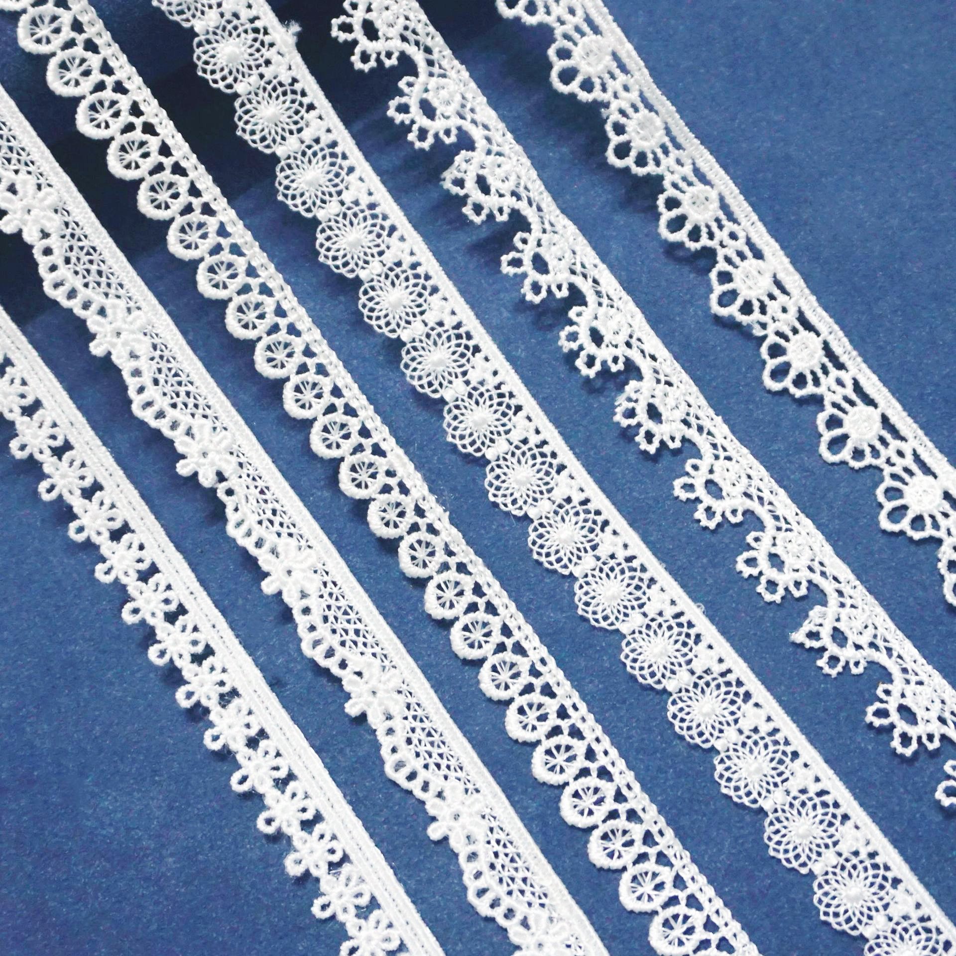 Spot wholesale price 1.8 cm wide polyester fine lace trim for clothing