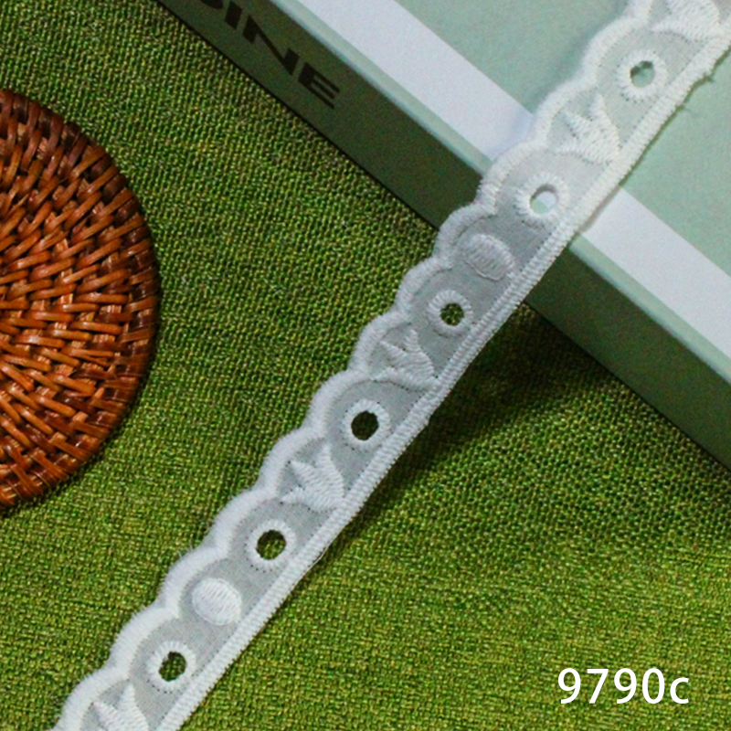 Low price embroidery flowers dry lace embroidered patch laces trimming for women