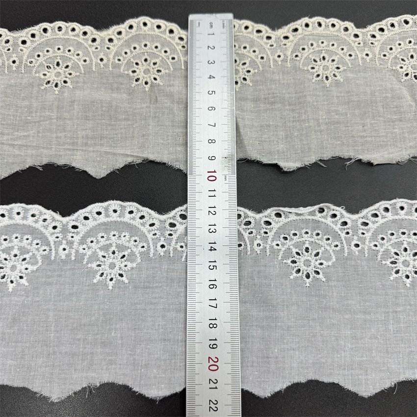 Fine woven cotton fabric carvend holes Trimming lace water soluble Embroidery border lace trim garment
