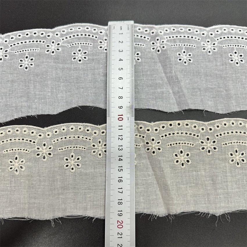 Fine woven cotton fabric carvend holes Trimming lace water soluble Embroidery border lace trim garment