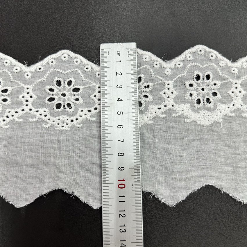 Fine woven cotton fabric carvend holes Trimming lace water soluble Embroidery border lace trim garment