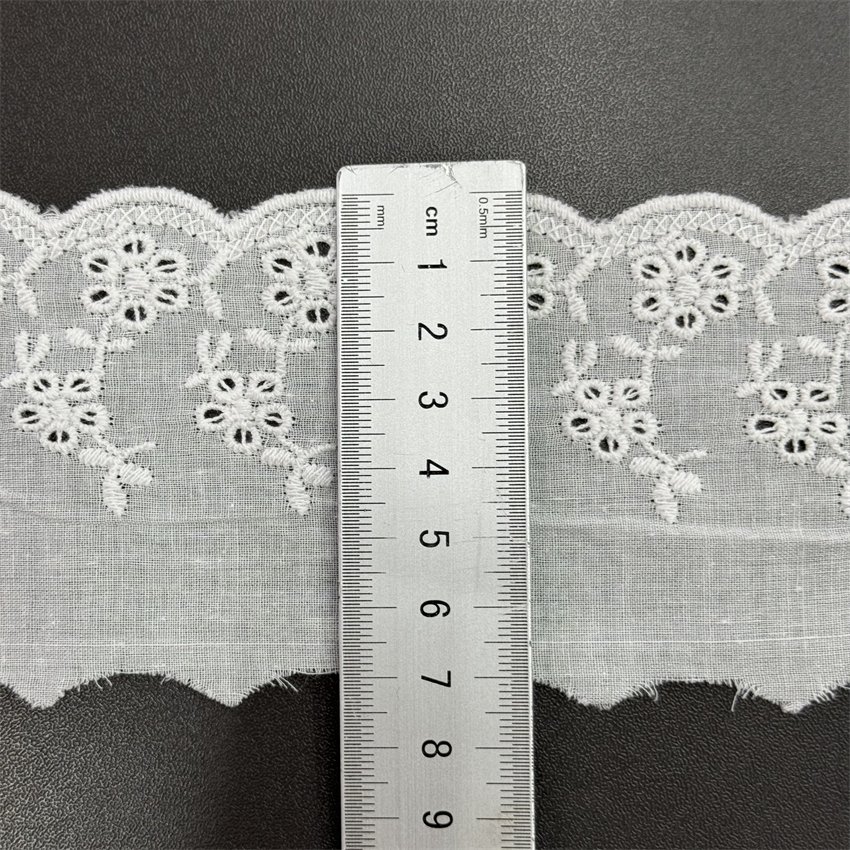 Fine woven cotton fabric carvend holes Trimming lace water soluble Embroidery border lace trim garment