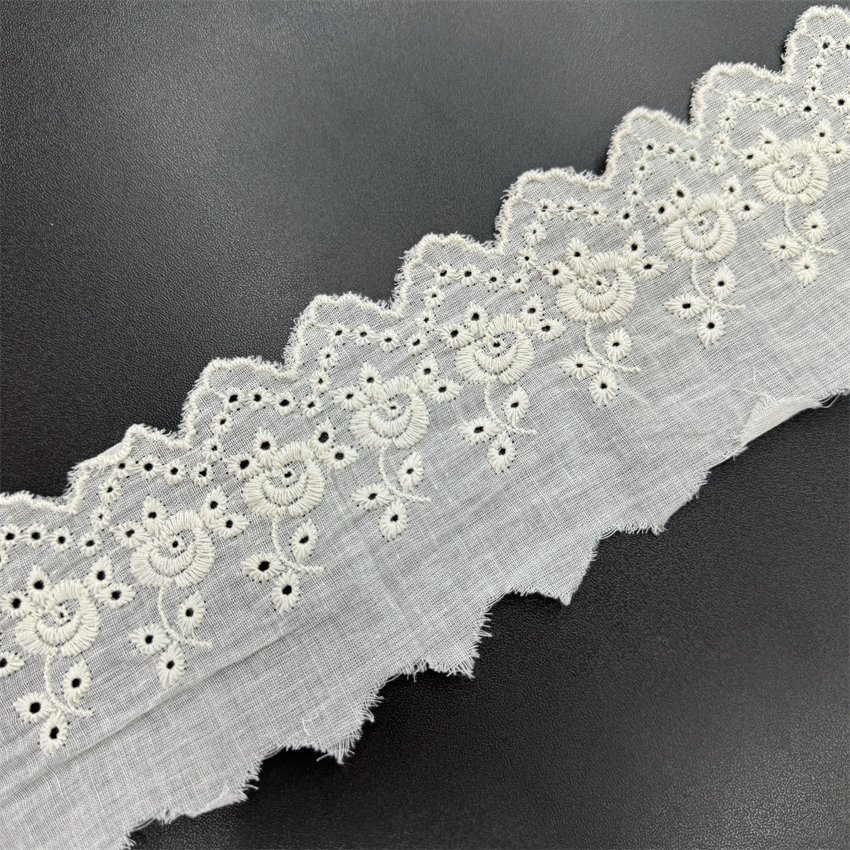Fine woven cotton fabric carvend holes Trimming lace water soluble Embroidery border lace trim garment