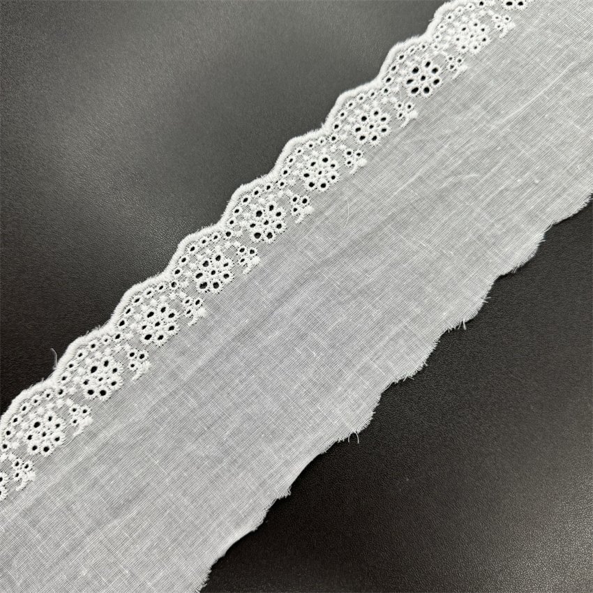 Fine woven cotton fabric carvend holes Trimming lace water soluble Embroidery border lace trim garment