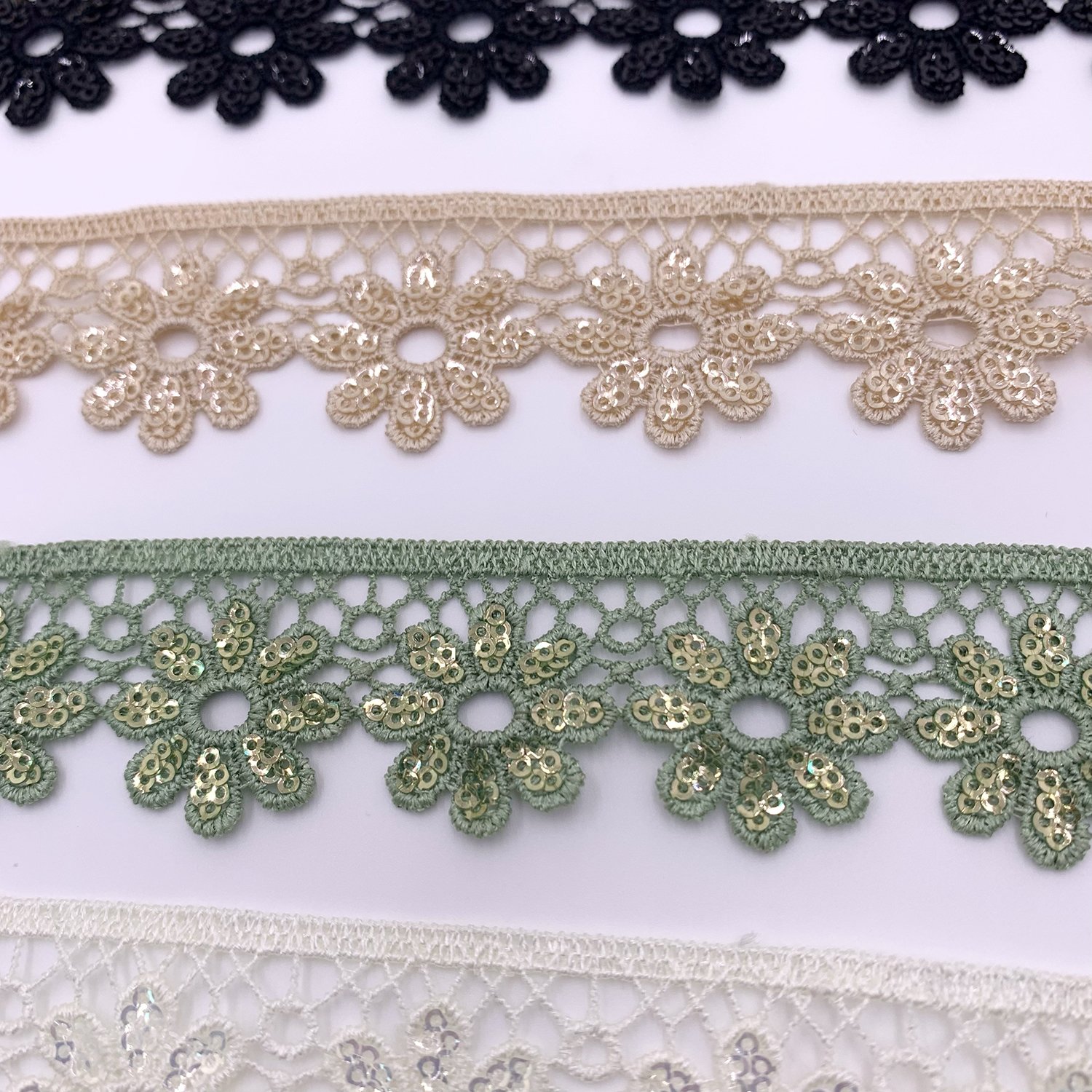 Factory High Quality Soft Multiple Colors 100% Polyester Big Flower Border Sequin Gpo Lace Trim