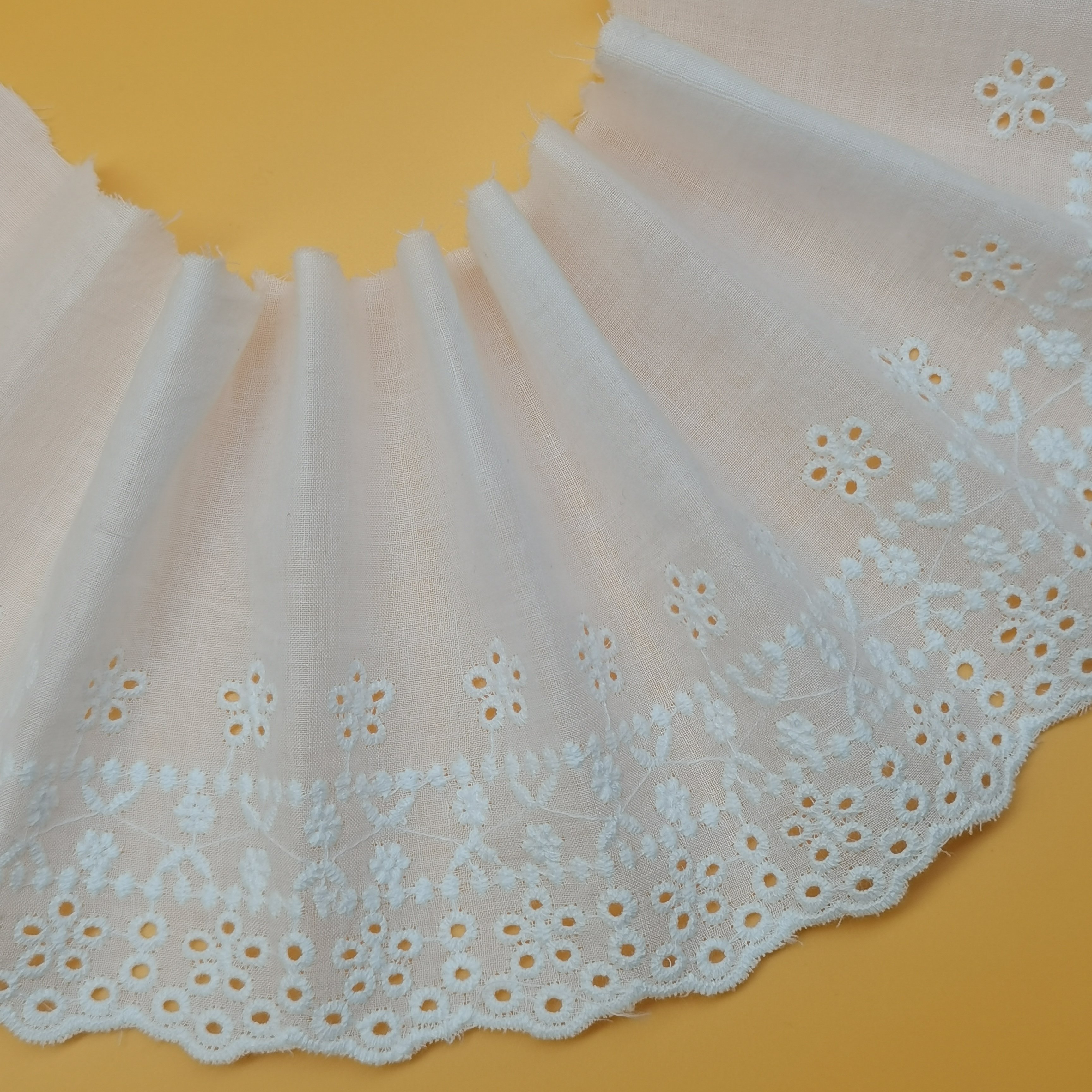 White Embroidery Broderie Anglaise 100% Cotton Material And Printed Pattern Eyelet Lace Trim