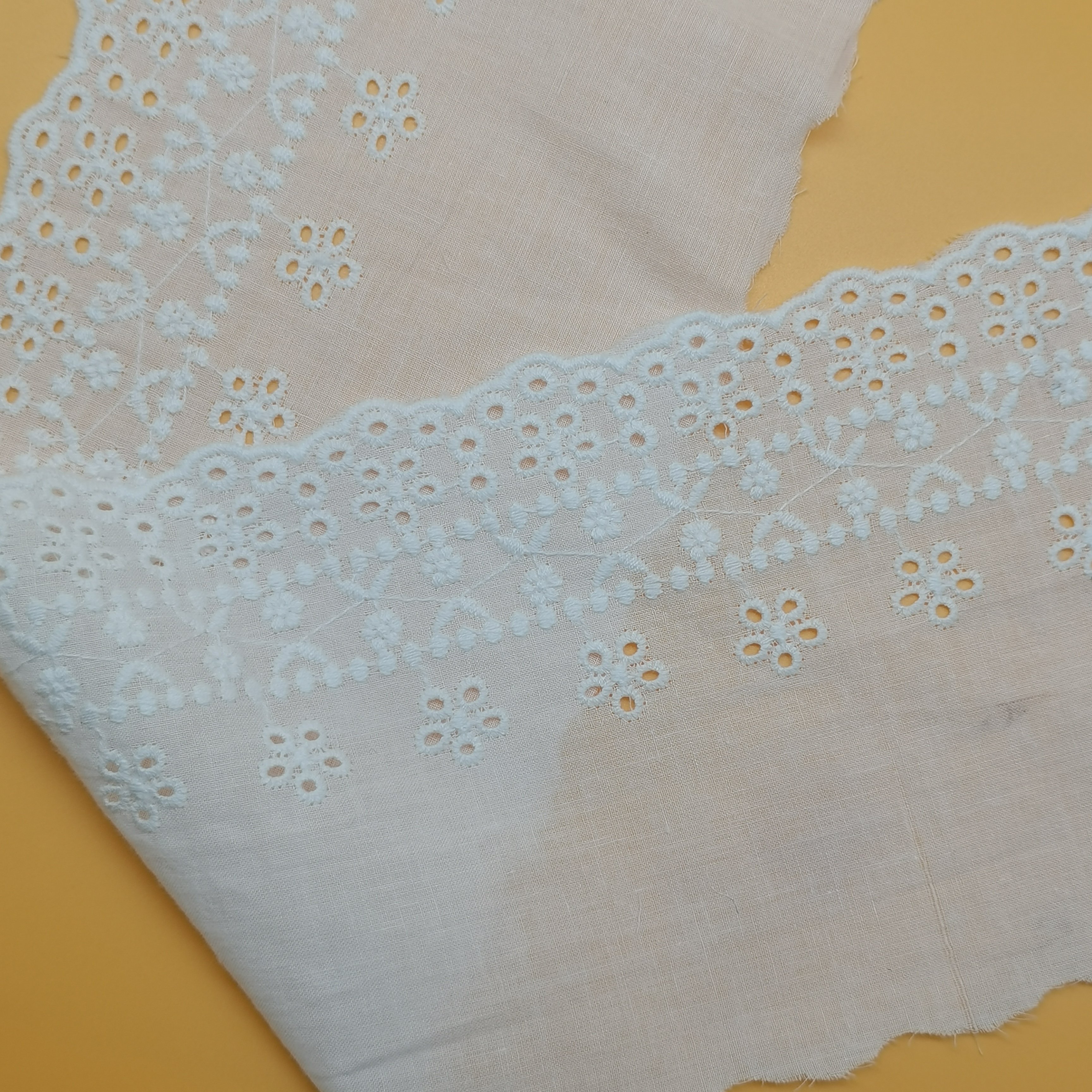 White Embroidery Broderie Anglaise 100% Cotton Material And Printed Pattern Eyelet Lace Trim