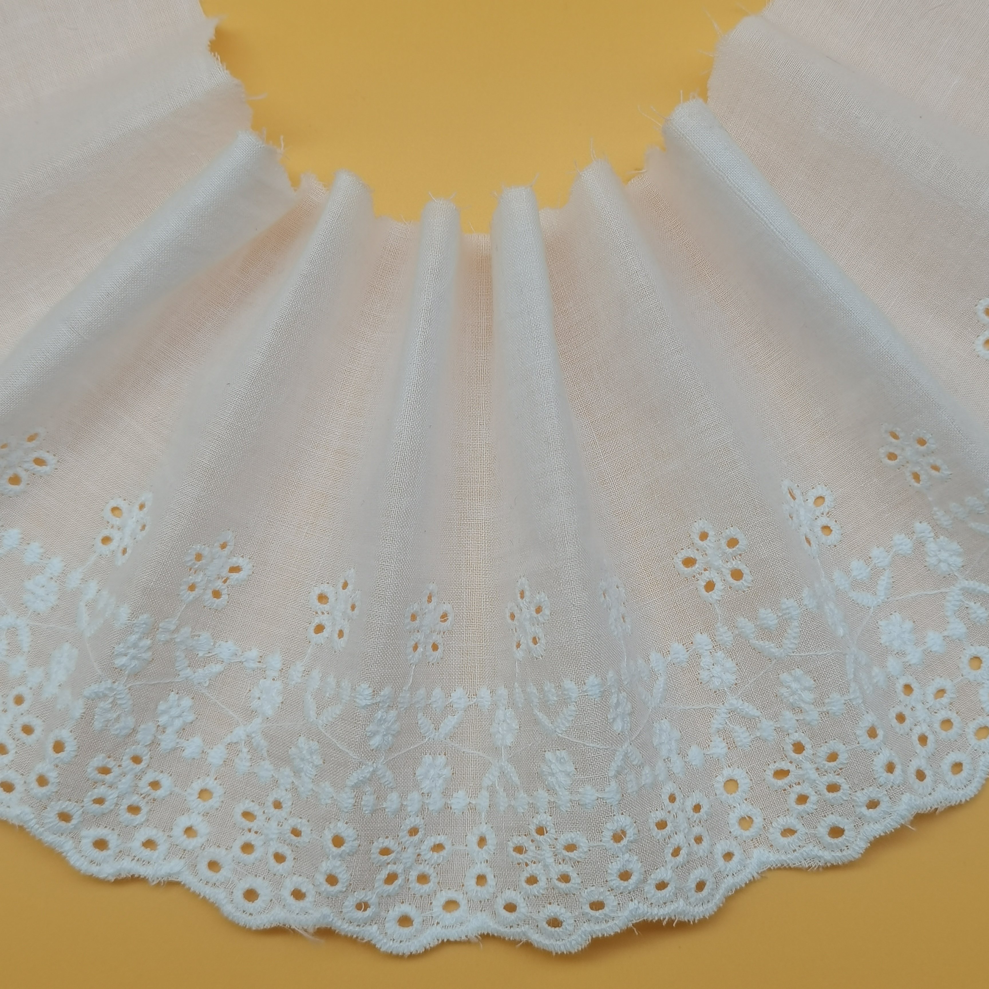 White Embroidery Broderie Anglaise 100% Cotton Material And Printed Pattern Eyelet Lace Trim