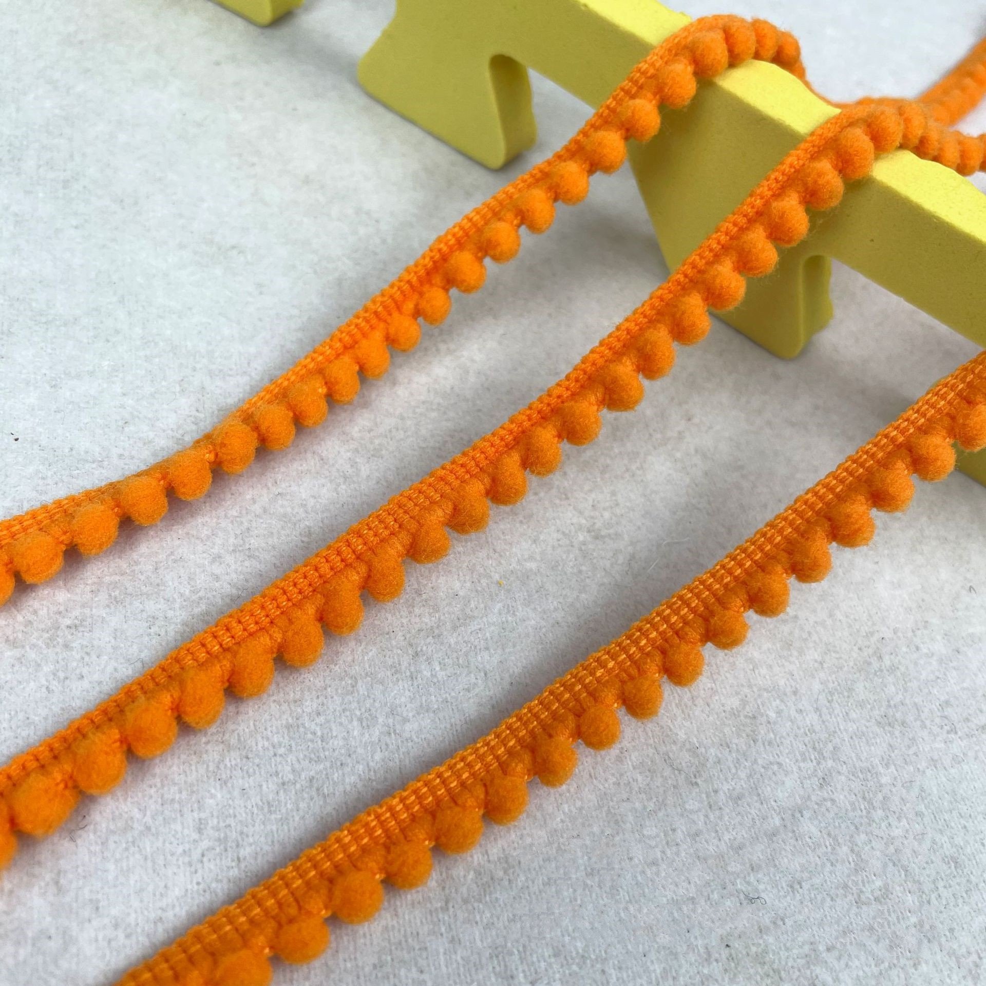 Manufacturer Garment Decorative Nylon Tassel Lace Trim Pom Pom Fringe