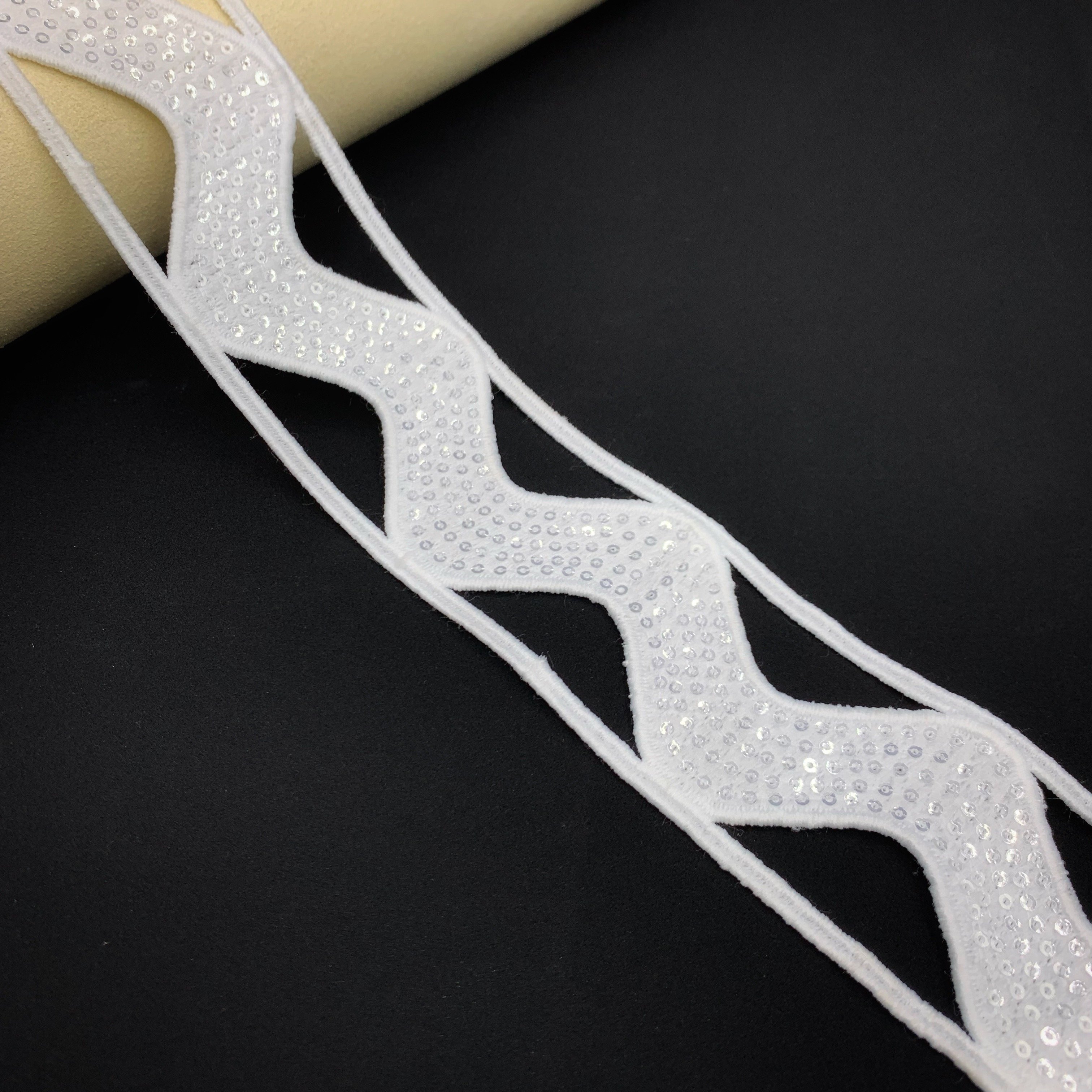 2023 China Wholesale Price New Design Stripe Sequin Lace High Quality Embroidery Shiny Sequin Lace Trim