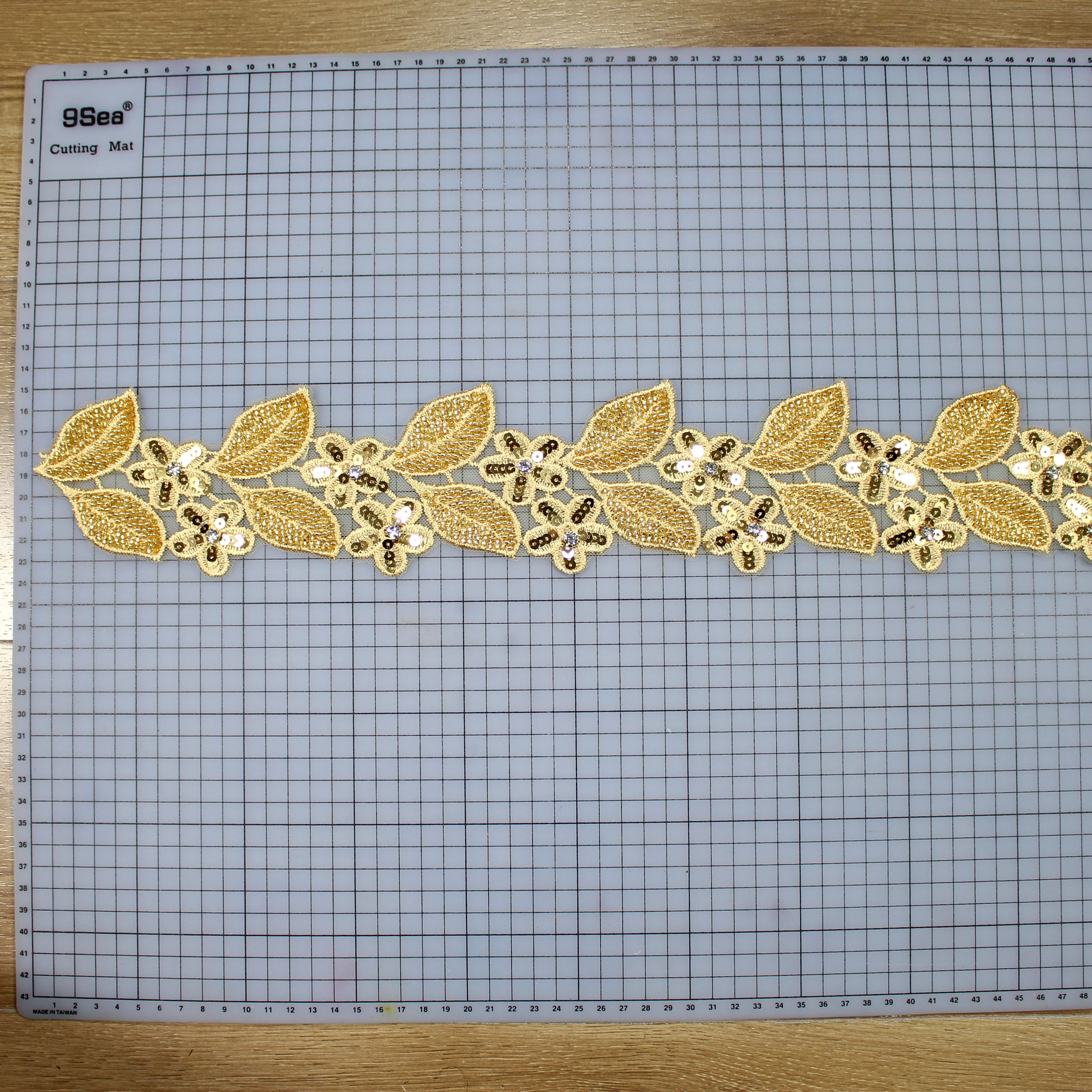 Hand-sewn beads lace handmade clothing accessories lace trim handmade beaded decorative accessories materials