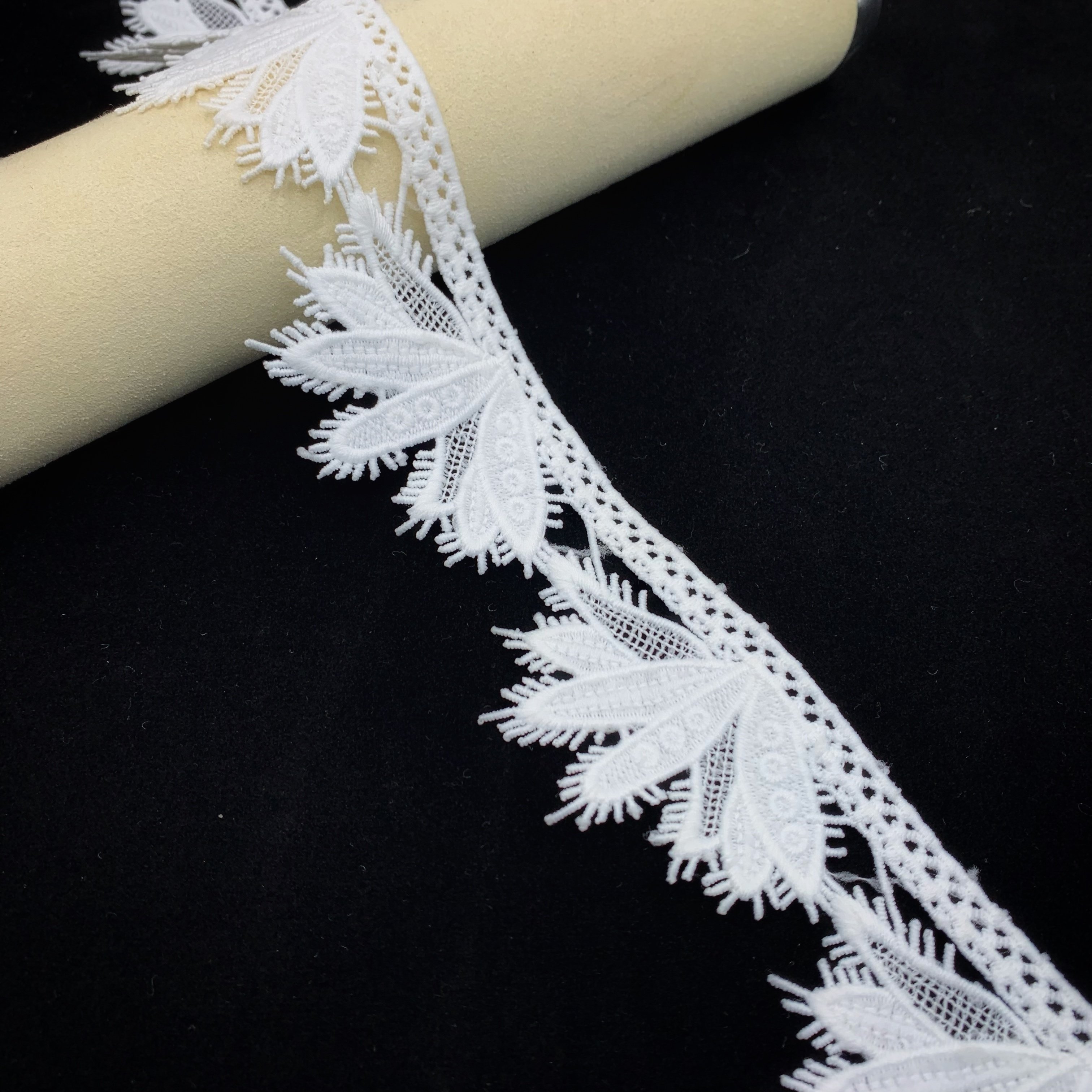 Beautiful White Lace High Quality Milk Silk Embroidery Guipure Lace Trim For Dress Border