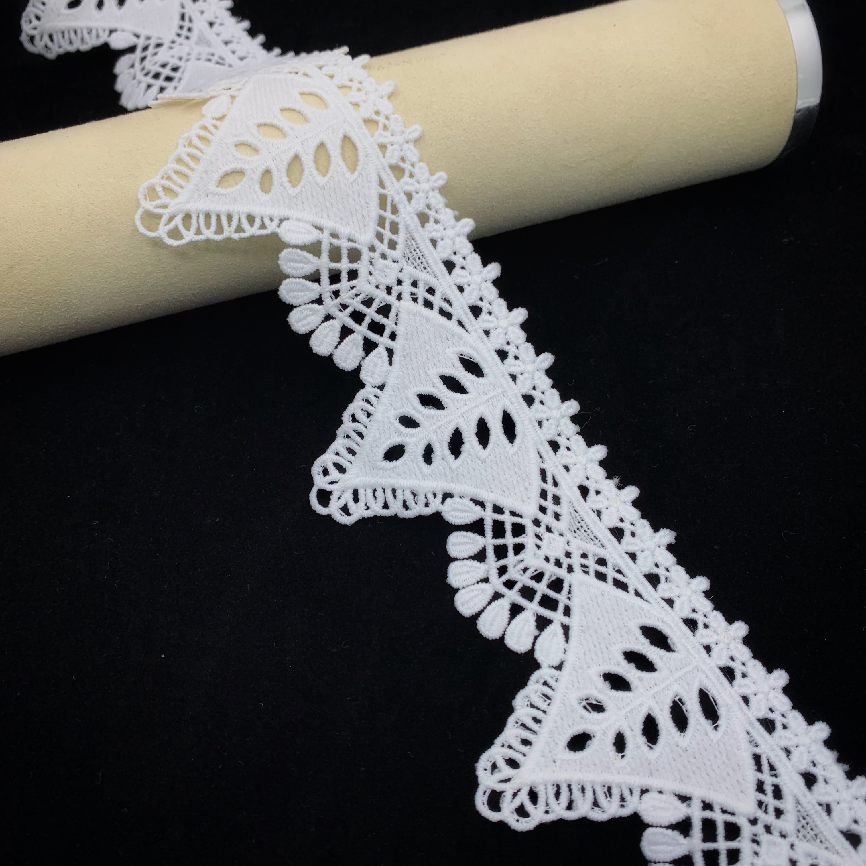 Beautiful White Lace High Quality Milk Silk Embroidery Guipure Lace Trim For Dress Border