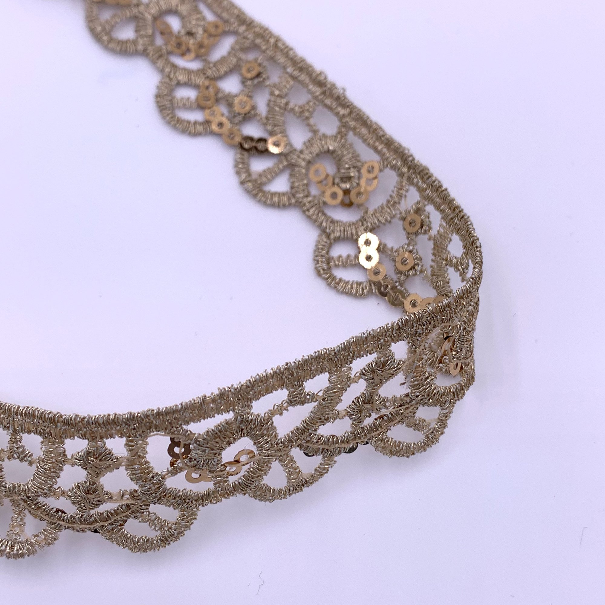 Factory Wholesale Beautiful Shiny Metallic Embroidery Sequin Flowery Gold Gpo Lace Trim