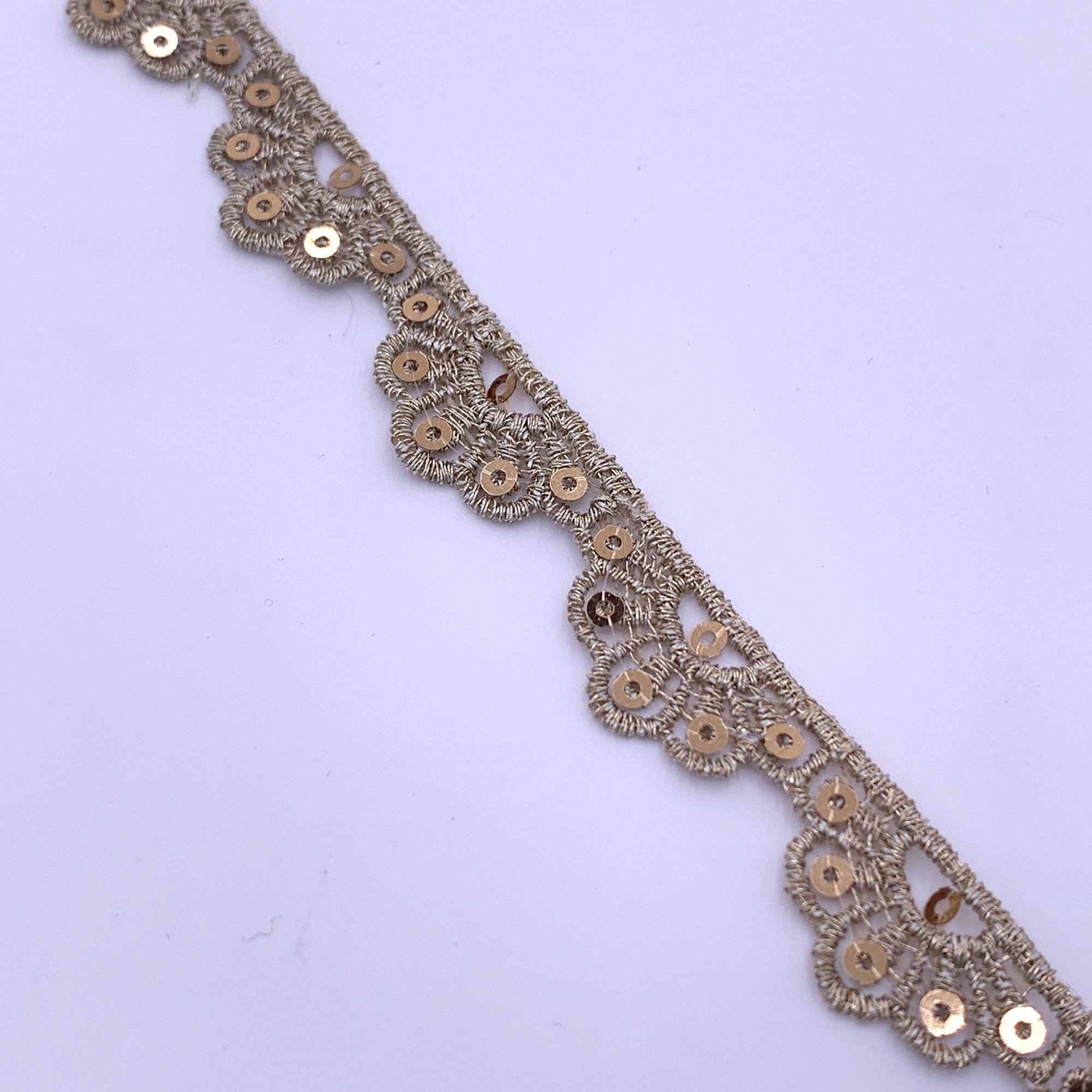 Factory Wholesale Beautiful Shiny Metallic Embroidery Sequin Flowery Gold Gpo Lace Trim