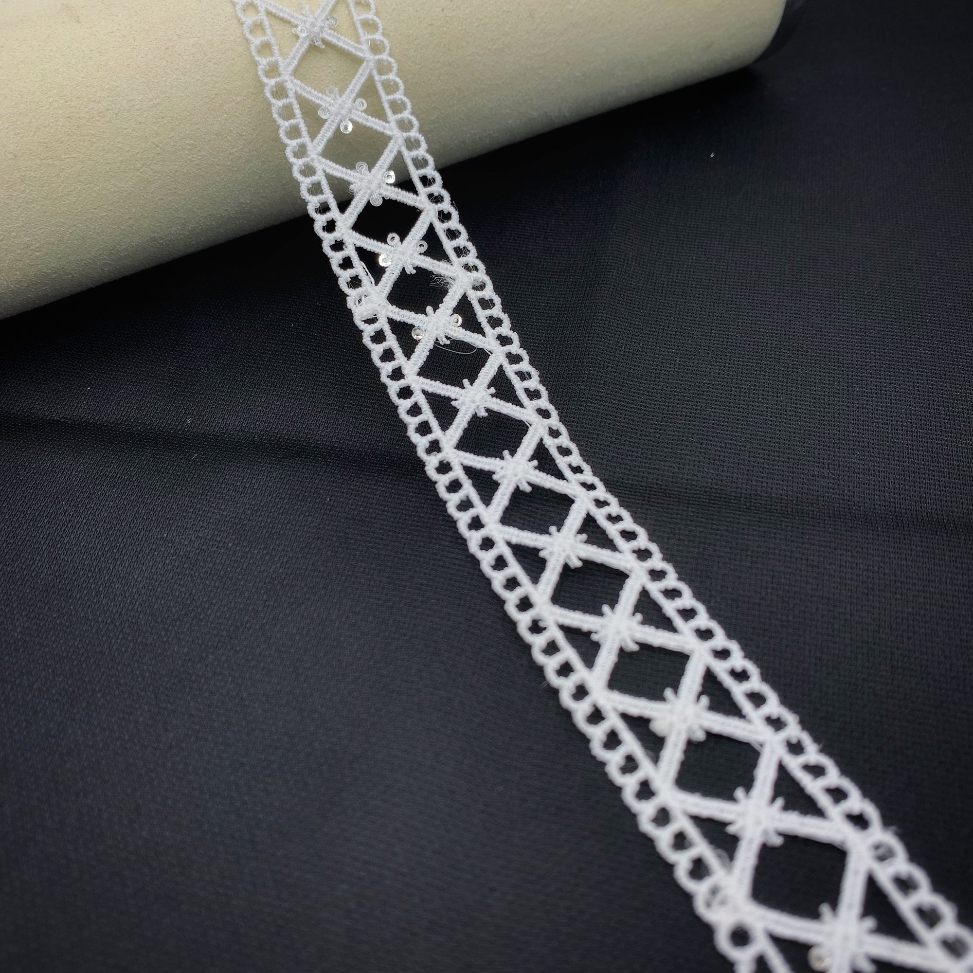 Factory Wholesale Exquisite Small Size Lace White Shiny Embroidery Sequin Gpo Lace Trim