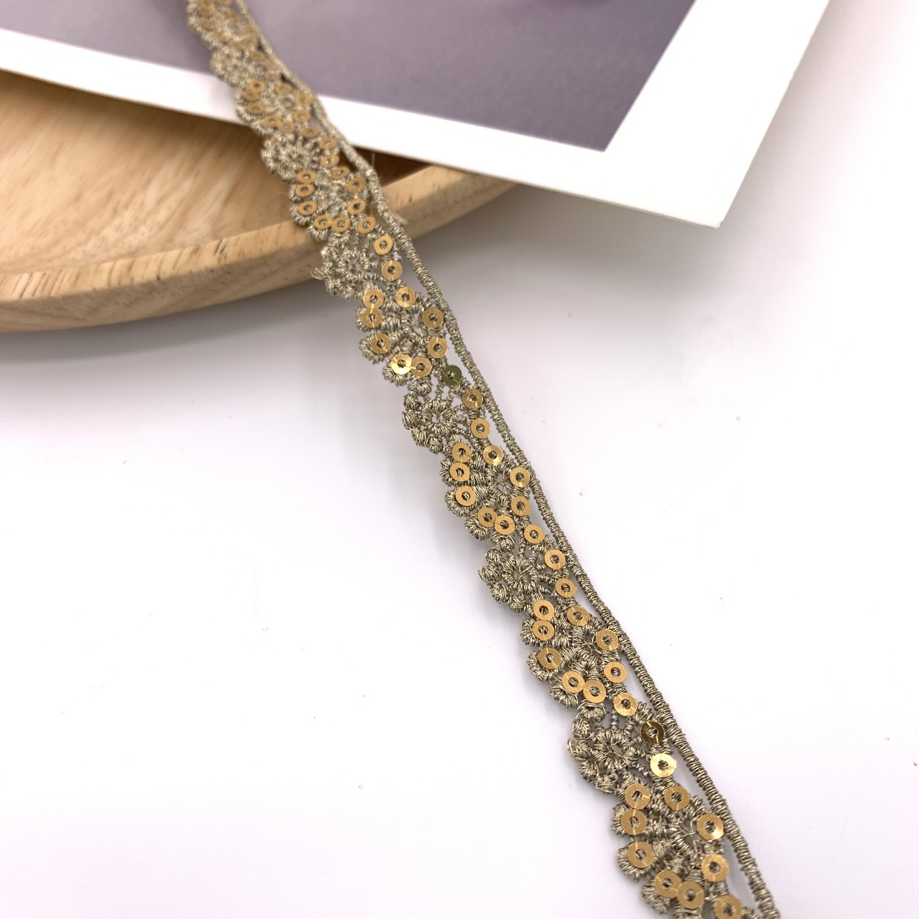 Factory Supply High Quality Luxury Guipure Shiny Lace Trim Retro Embroidery Gold Line Lace Trim