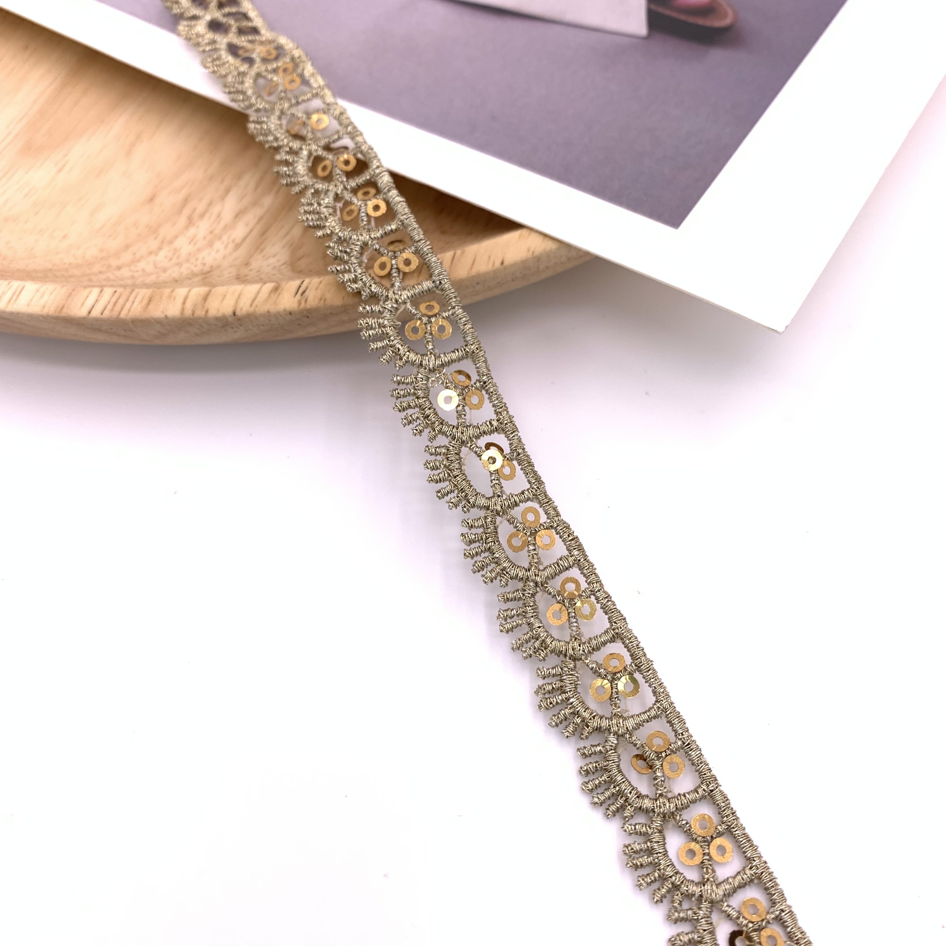 Factory Supply High Quality Luxury Guipure Shiny Lace Trim Retro Embroidery Gold Line Lace Trim