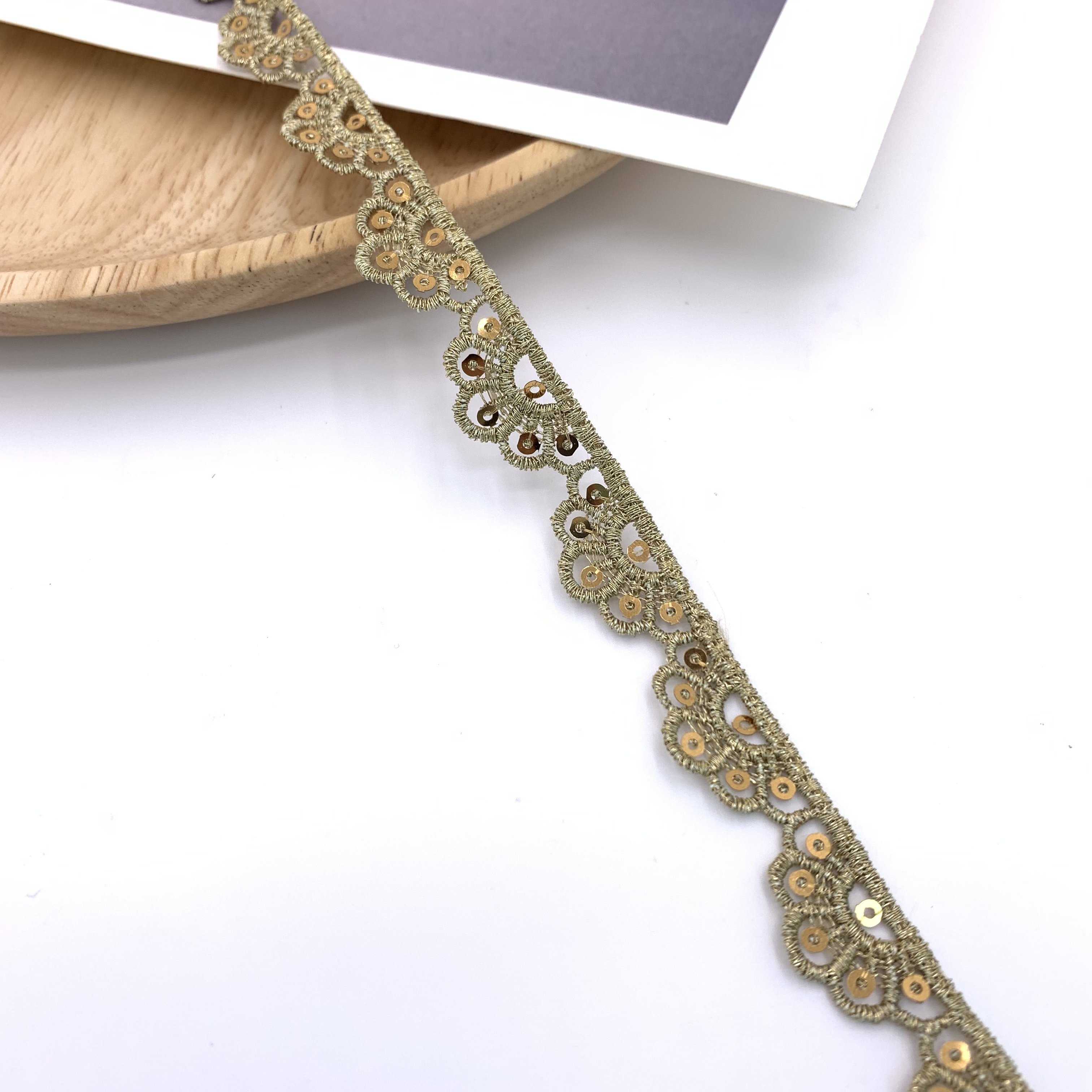 Factory Supply High Quality Luxury Guipure Shiny Lace Trim Retro Embroidery Gold Line Lace Trim