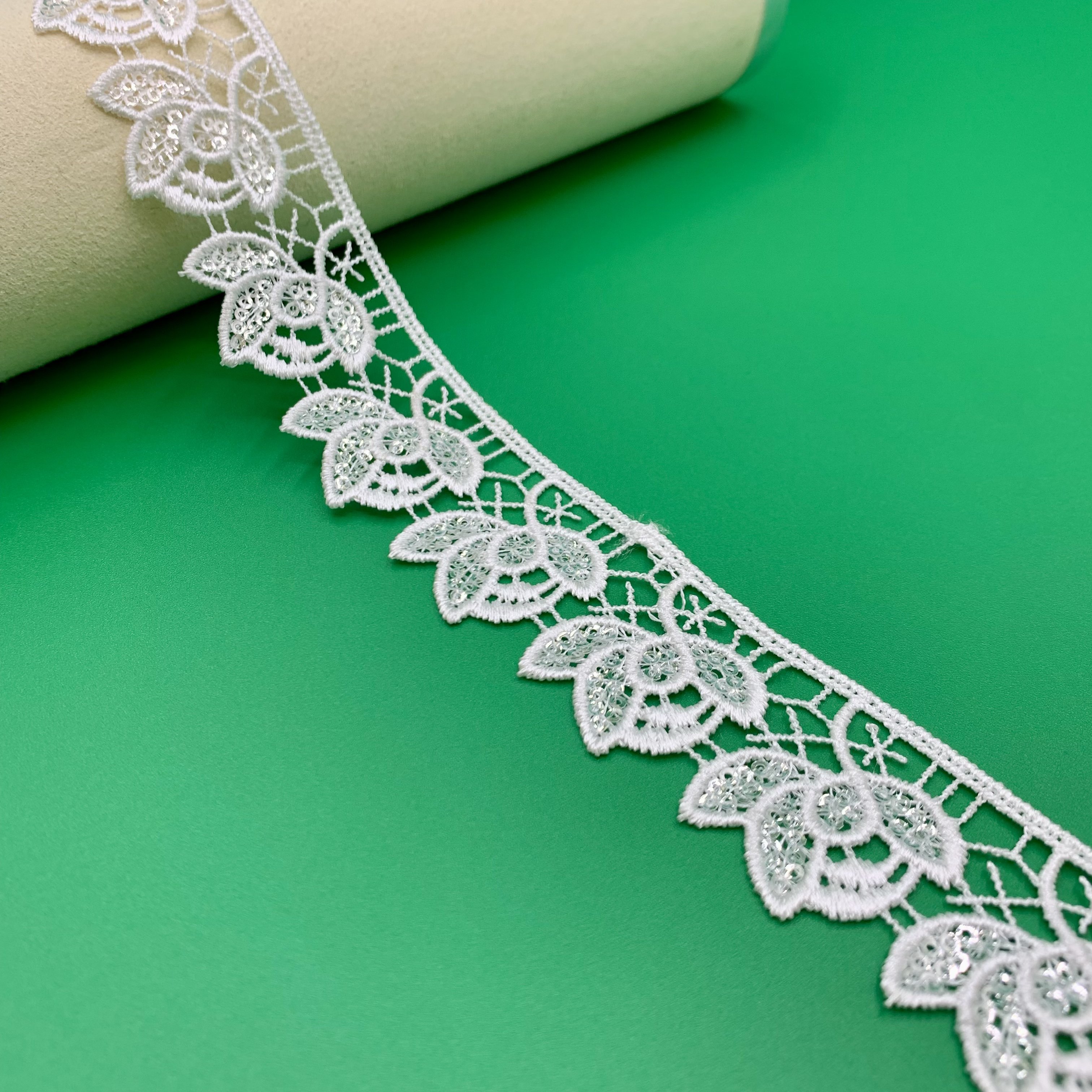 New Design Low Price Embroidery Shiny Lace Trim Guipure Sequins Cord Beautiful Lace Fabric Cord Lace For Dress