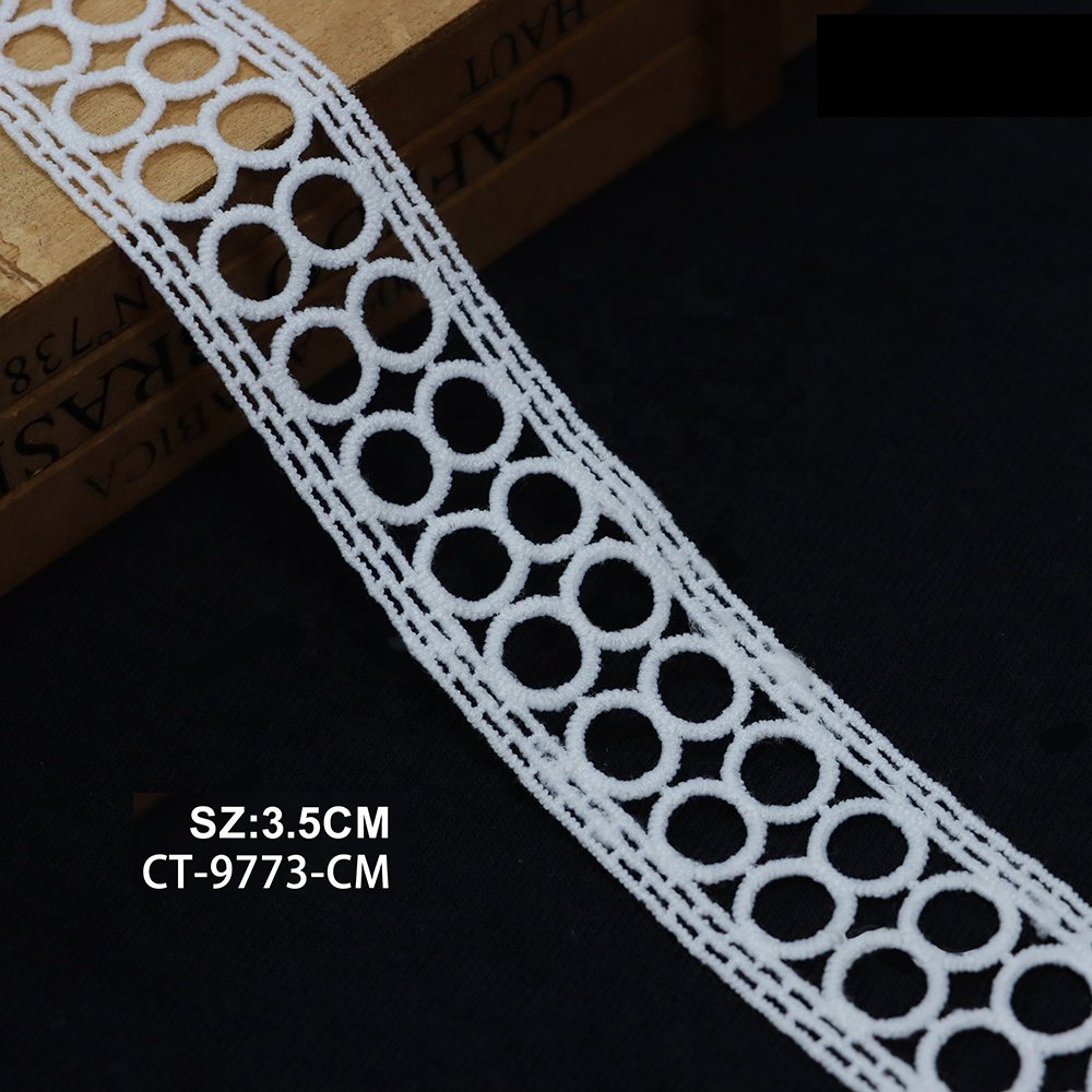Guipure lace trim with 3d flowers for clothing decoration chemical lace trim with pearl flower lace trim 1,5 cm colour white
