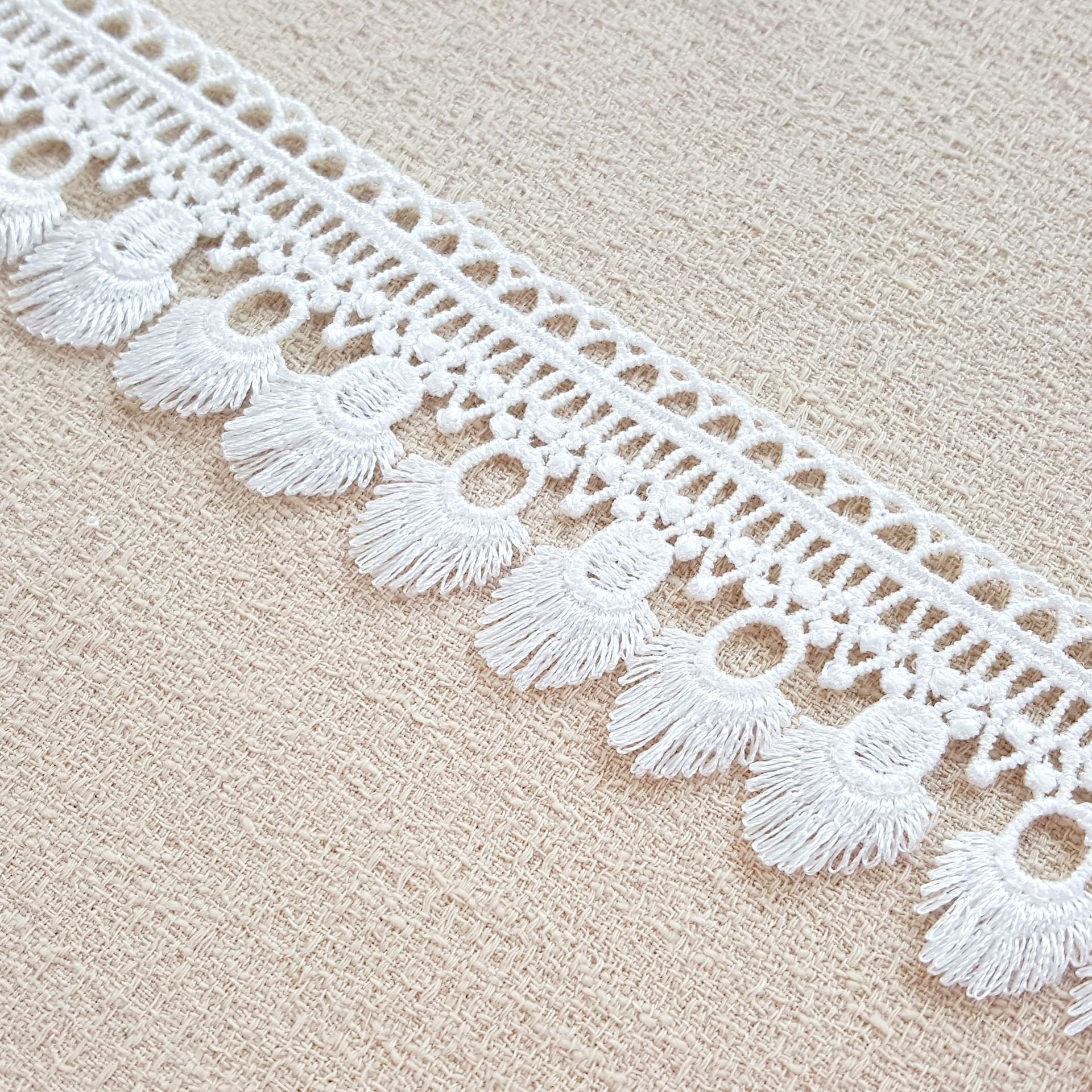 Wholesale Superior Quality Polyester Dentelle Water Soluble White Feather Fringe Lace Fabric Trim