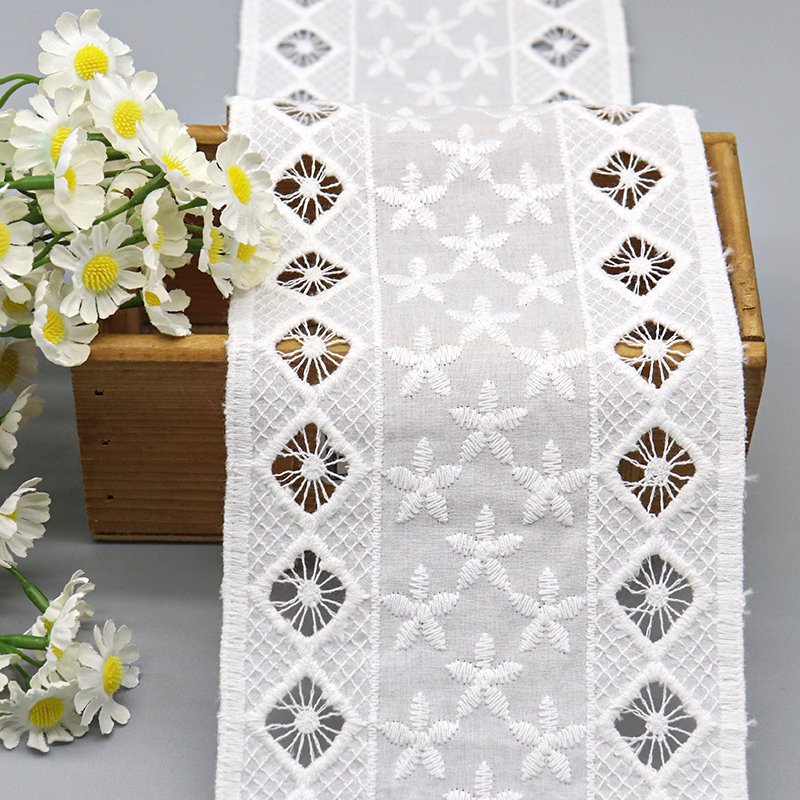 fashion designer 100% cotton popular eyelet lace trim exquisite decorative lace trim for garment