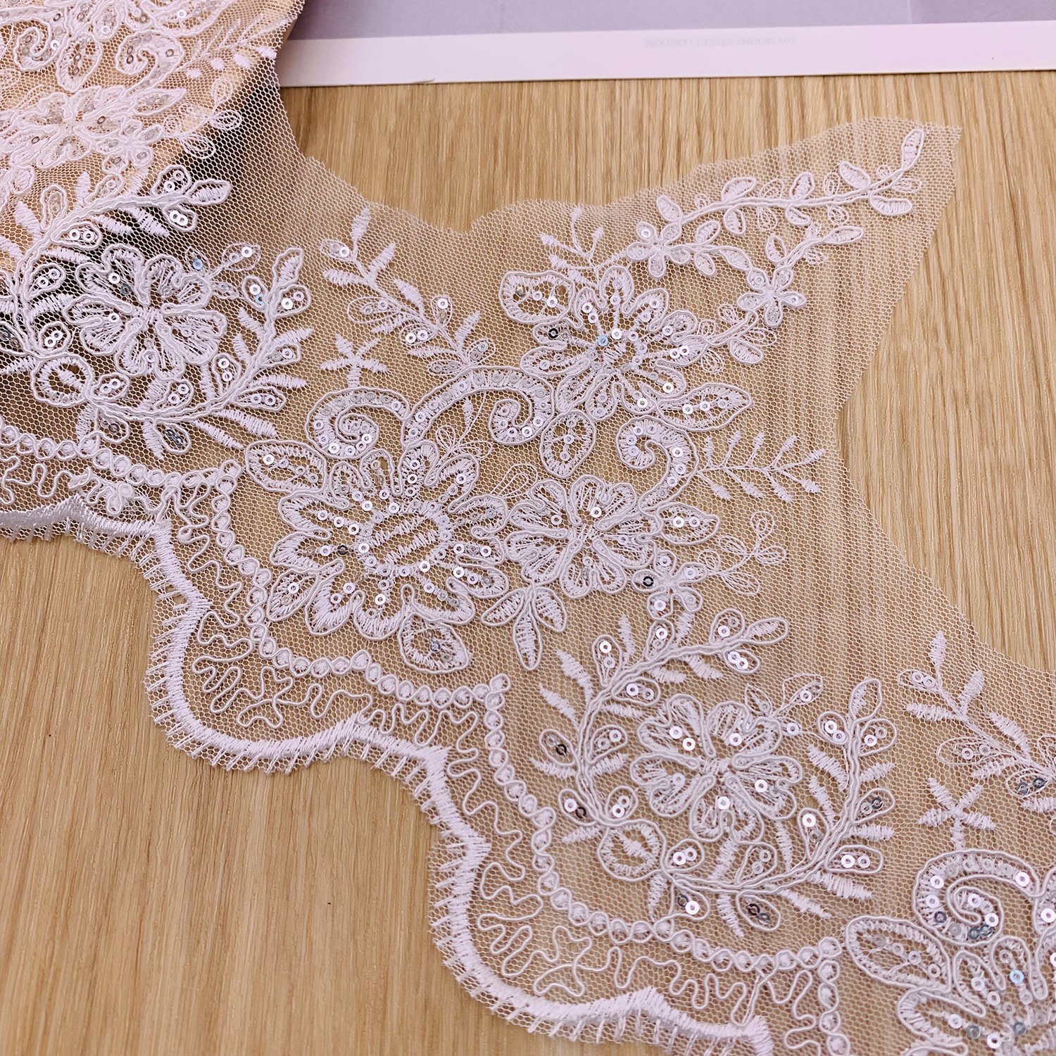 Factory Wholesale Price White Renda Lace Shiny Polyester Embroidery Gpo Guipure Lace Trim