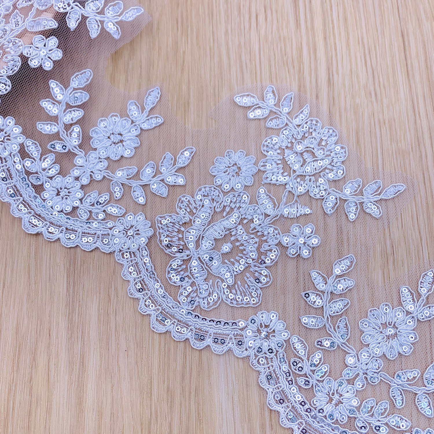 Factory Wholesale Price White Renda Lace Shiny Polyester Embroidery Gpo Guipure Lace Trim