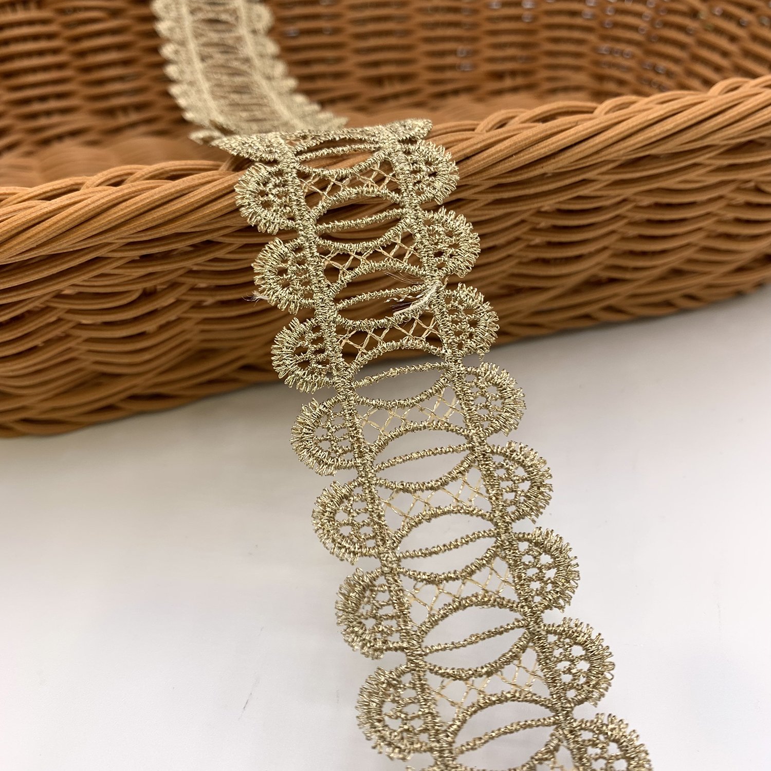 Factory wholesale Golden Chemical Polyester renda Guipure Embroidery Lace Trim