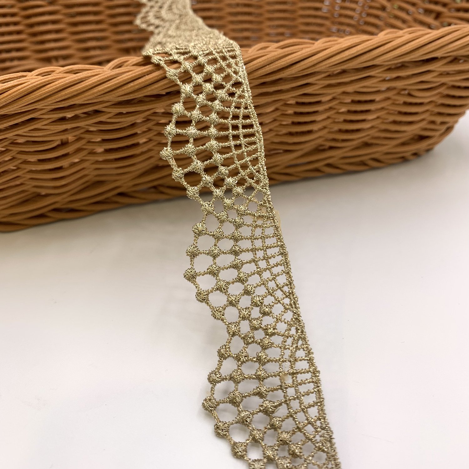 Factory wholesale Golden Chemical Polyester renda Guipure Embroidery Lace Trim