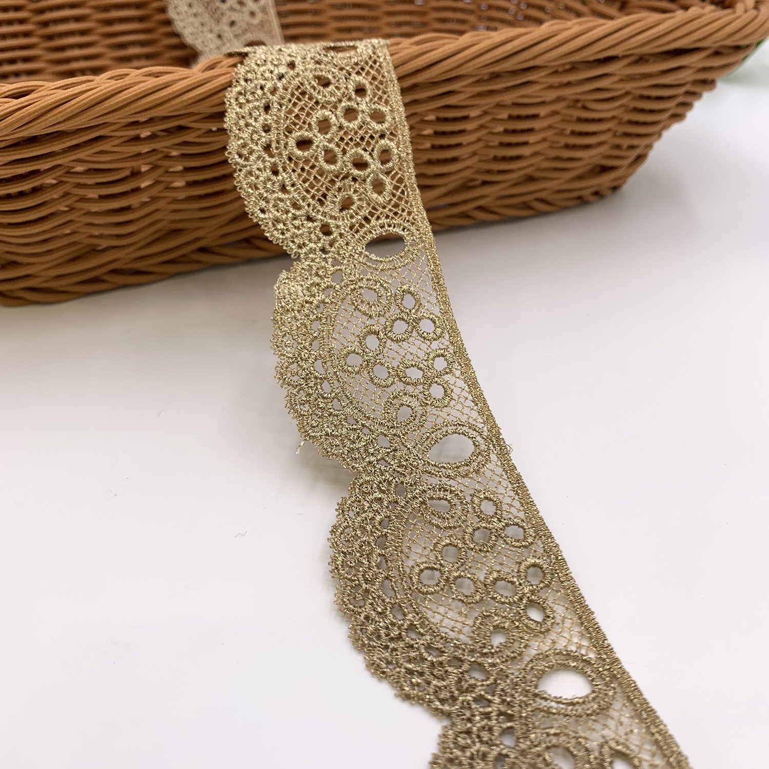 Factory wholesale Golden Chemical Polyester renda Guipure Embroidery Lace Trim