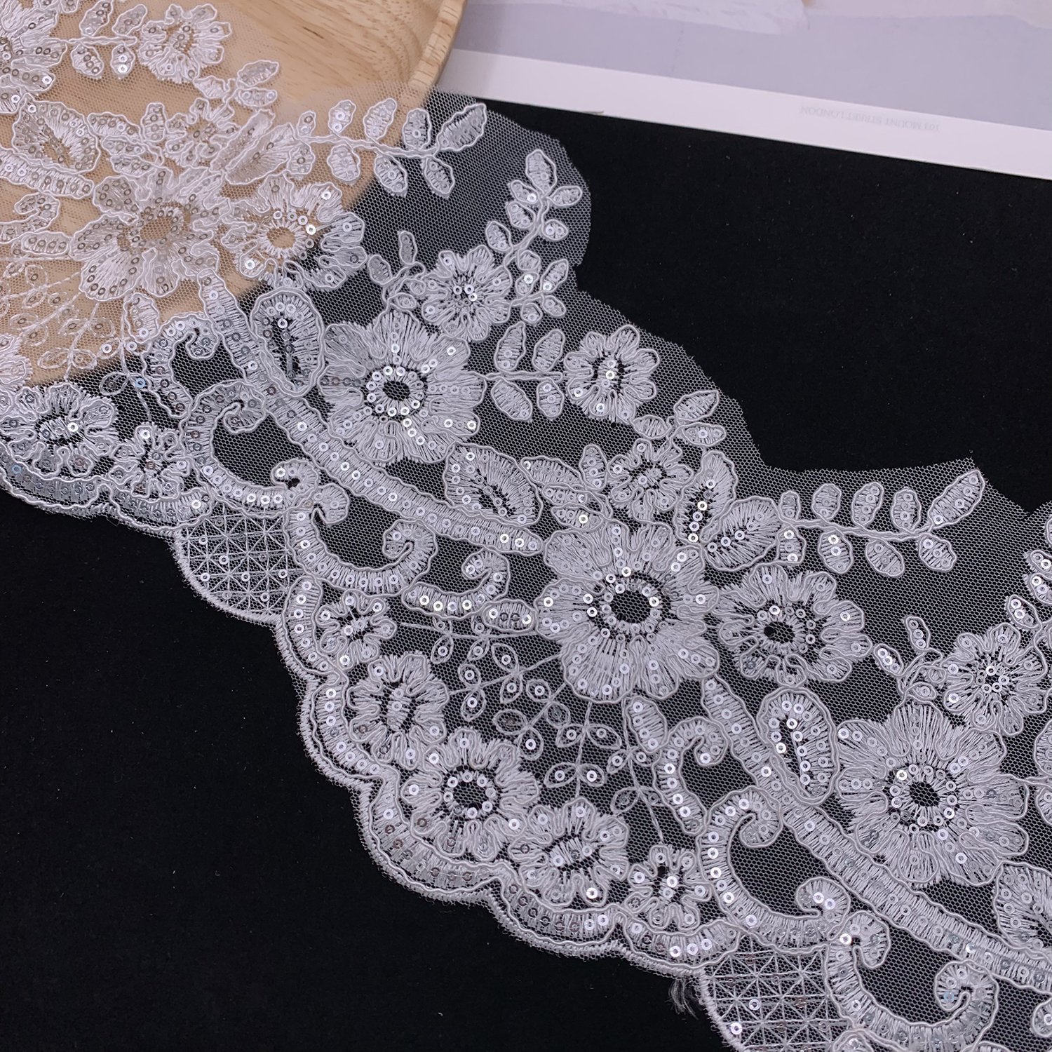 Wholesale French Mesh Encaje Trim White Polyester Flowers Embroidery Sequin Lace Trim