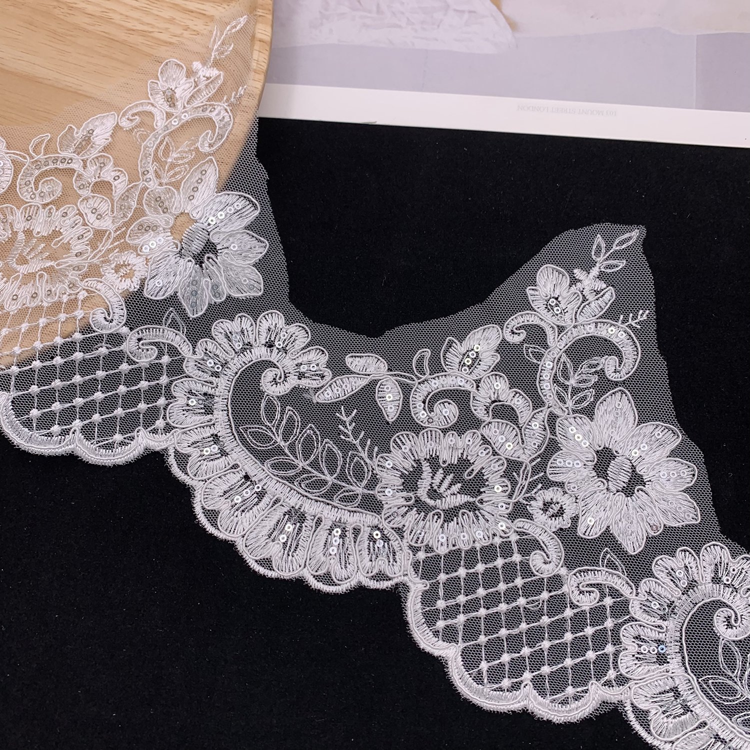 Wholesale French Mesh Encaje Trim White Polyester Flowers Embroidery Sequin Lace Trim