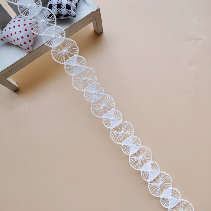 Manufacturer Customized Embroidered Hollowed Out Water-soluble Polyester Guipure Eyelash Lace Trim For Clothing Border Lace