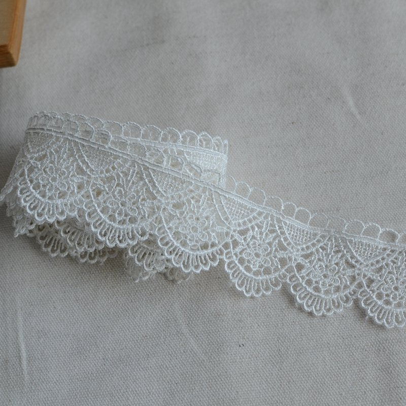 Factory Wholesale Polyester Material Water Soluble Embroidery Lace Trim For Women's Clothes