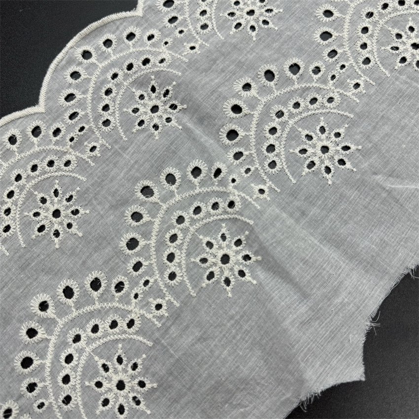 Fine woven cotton fabric carvend holes Trimming lace water soluble Embroidery border lace trim garment
