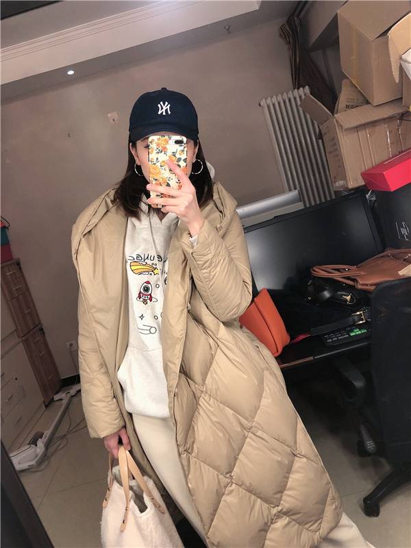 Linding hooded matte milk tea color down jacket