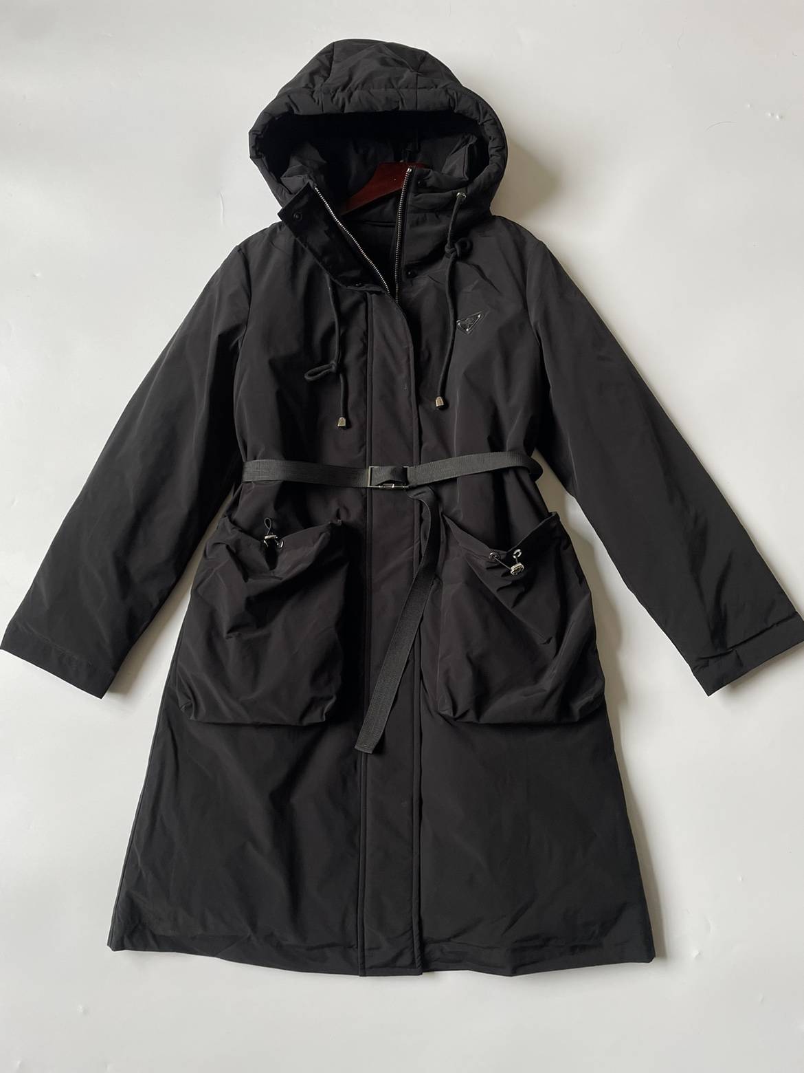 Her cold work, warm heart nest, lay 90%white duck velvet long -sleeved down jacket.