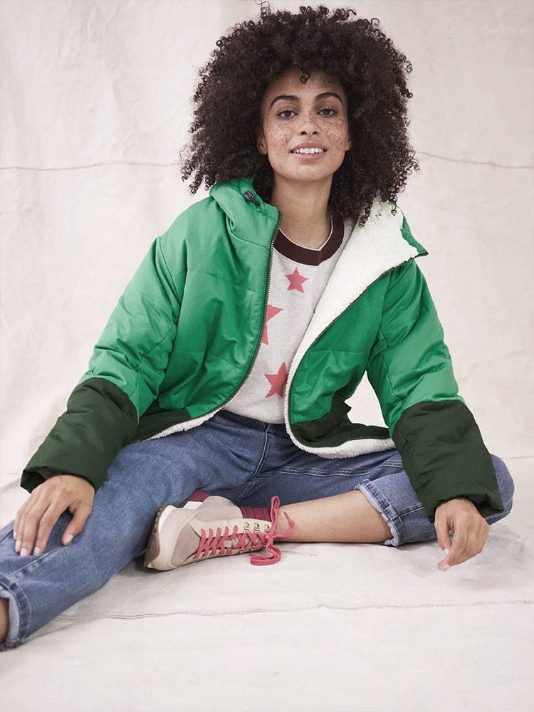Wear fluffy and warm lambskin color cotton clothes on both sides